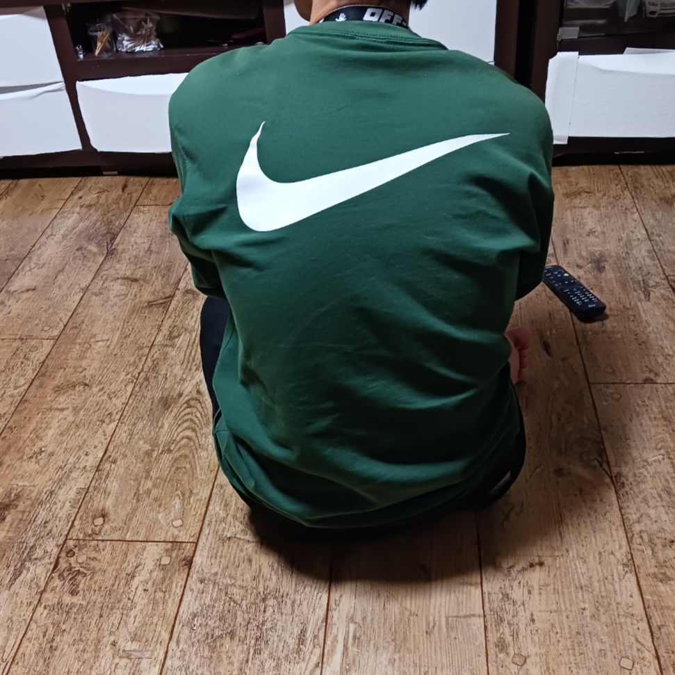 Nike x Stussy Big Swoosh LS T-Shirt Green - Asia, Jordan 1 Retro Low OG Black Toe 착용 스타일 - 1