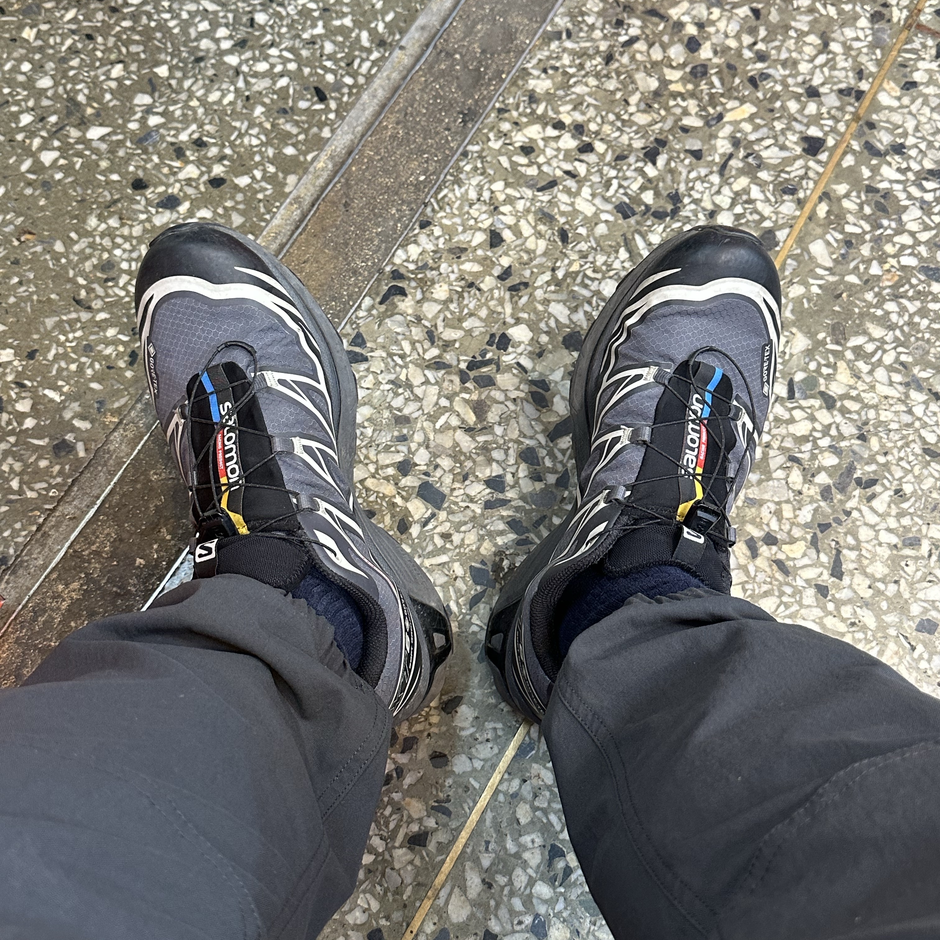 Salomon XT-6 Gore-Tex Black Ebony 착용 스타일