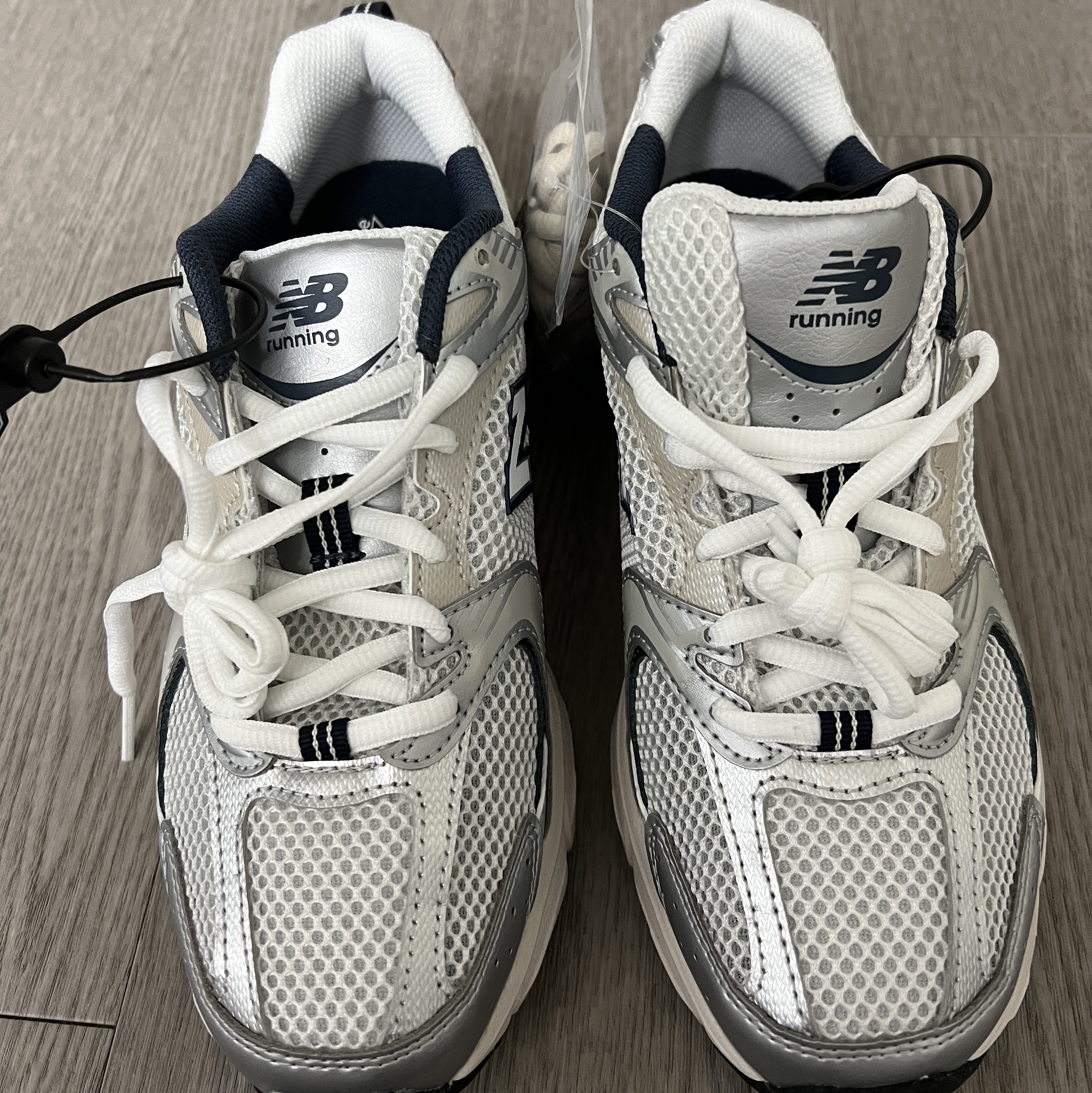 New Balance 530 Steel Grey 착용 스타일