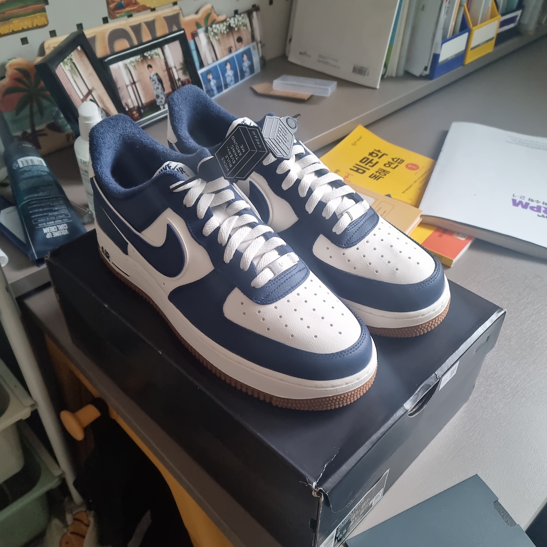 Nike Air Force 1 '07 LV8 Midnight Navy 착용 스타일