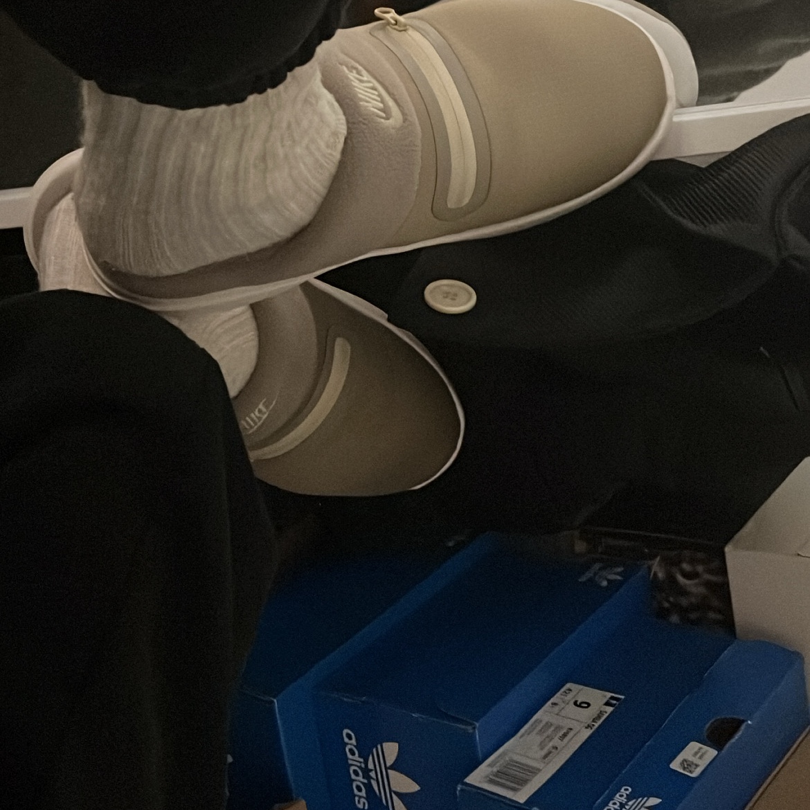 Nike Burrow Khaki Rattan 착용 스타일 - 1