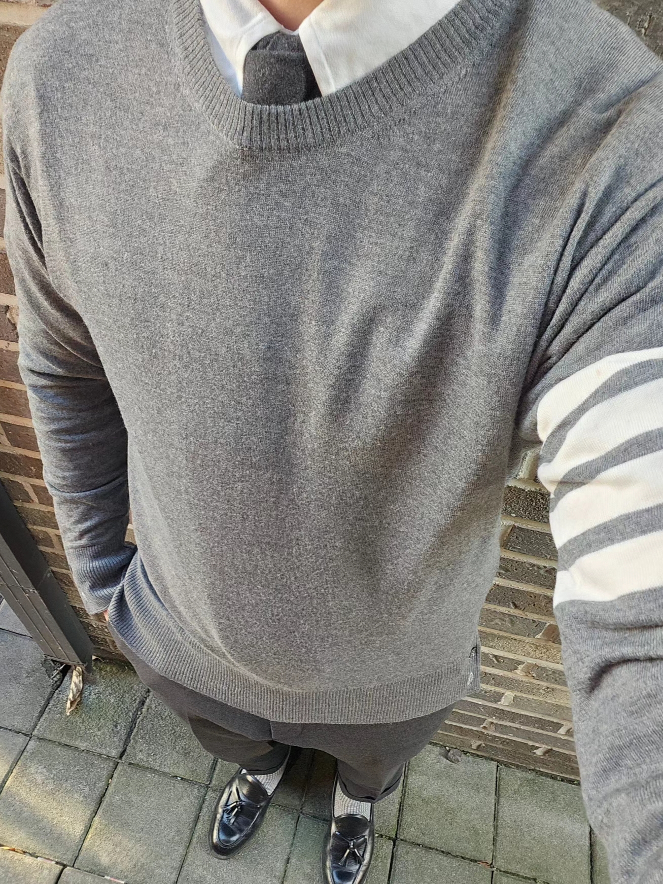 Thom Browne Milano Stitch 4-Bar Crewneck Pullover Knit Medium Grey 착용 스타일 - 4