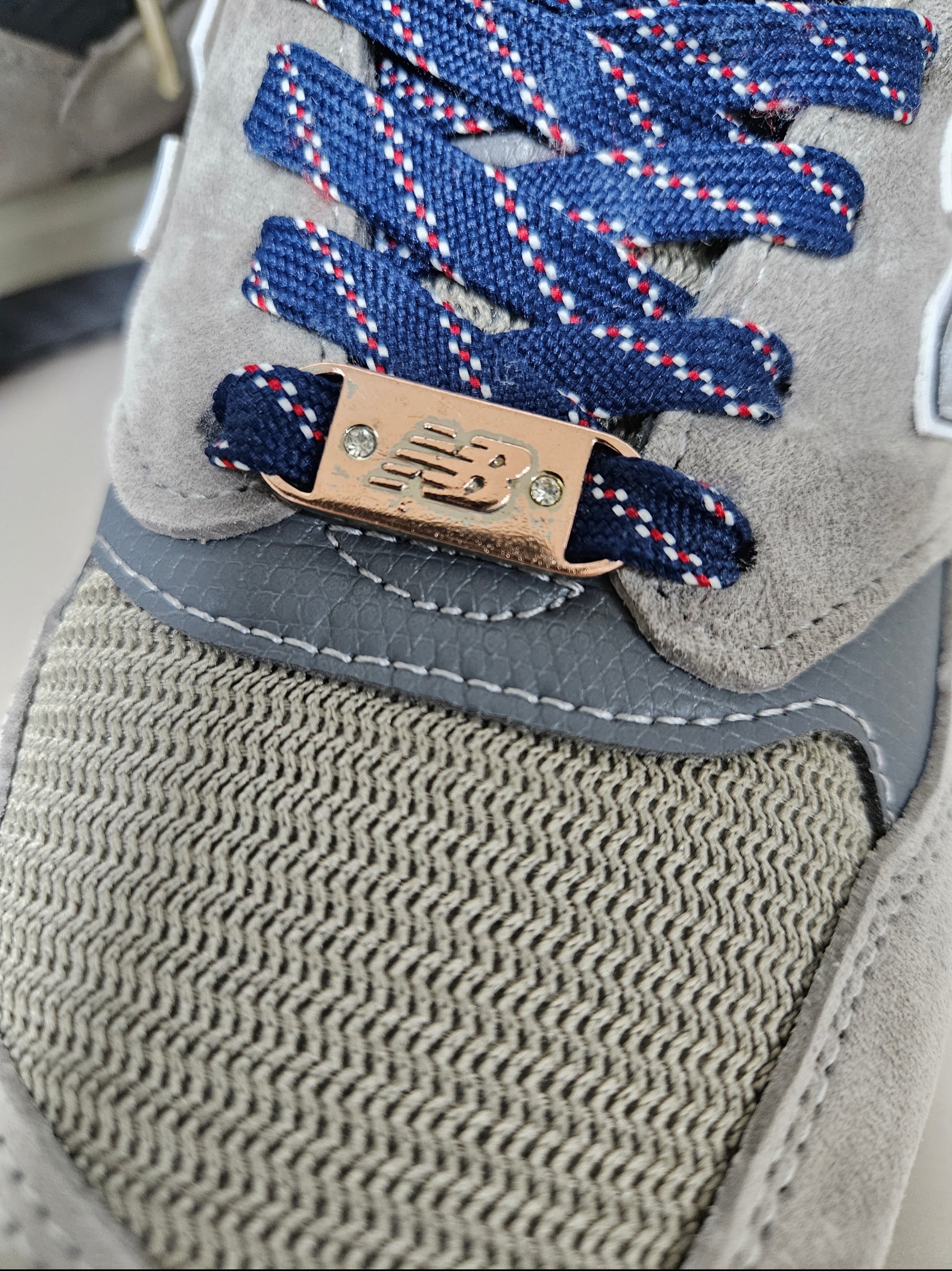 New Balance 998 Core Made in USA Grey Silver 착용 스타일 - 3