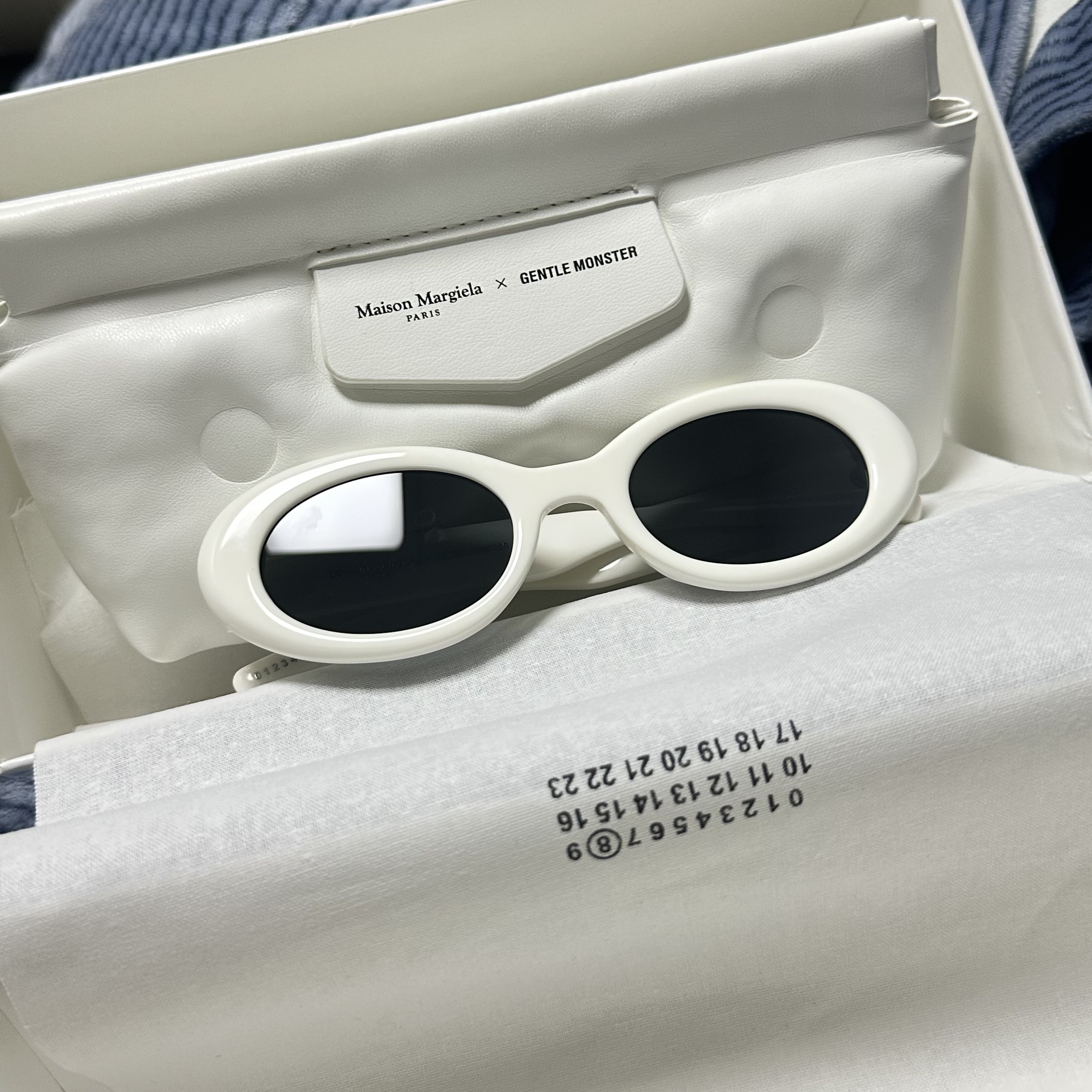 Gentle Monster x Maison Margiela MM005 White Black 착용 스타일