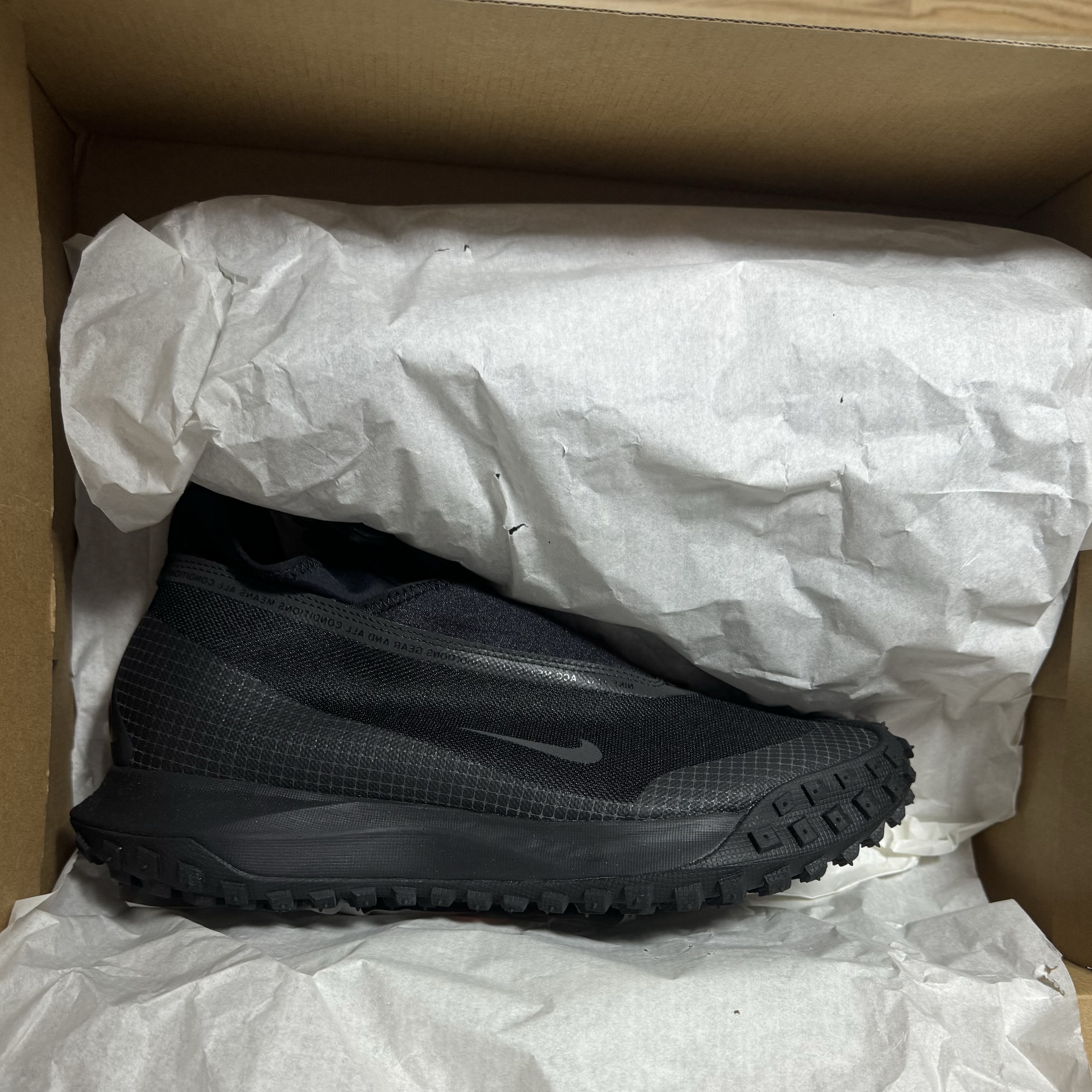 Nike ACG Mountain Fly Gore-Tex Black and Dark Grey 착용 스타일