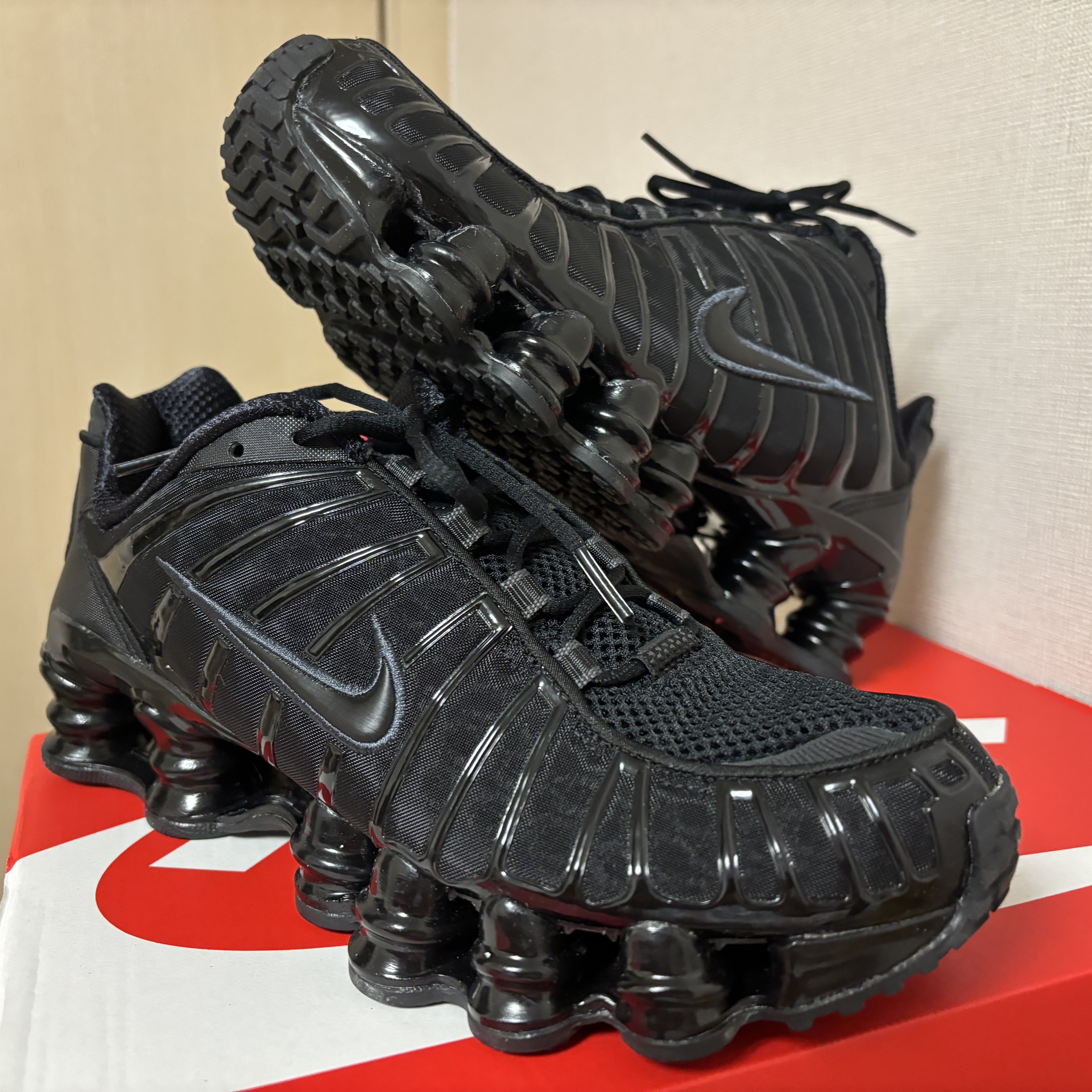 (W) Nike Shox TL Black and Max Orange 착용 스타일