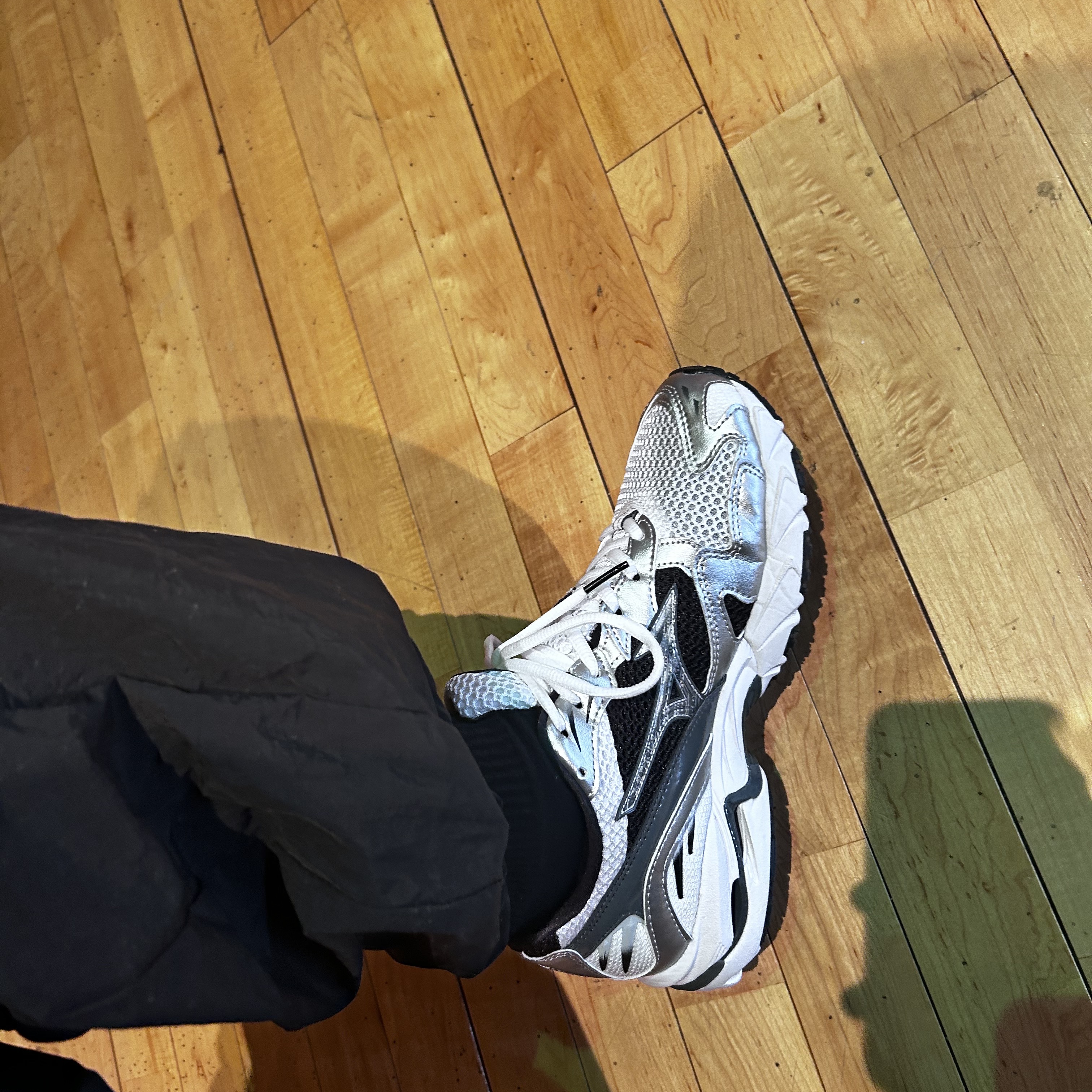 Mizuno Wave Rider 10 White Silver Black 착용 스타일