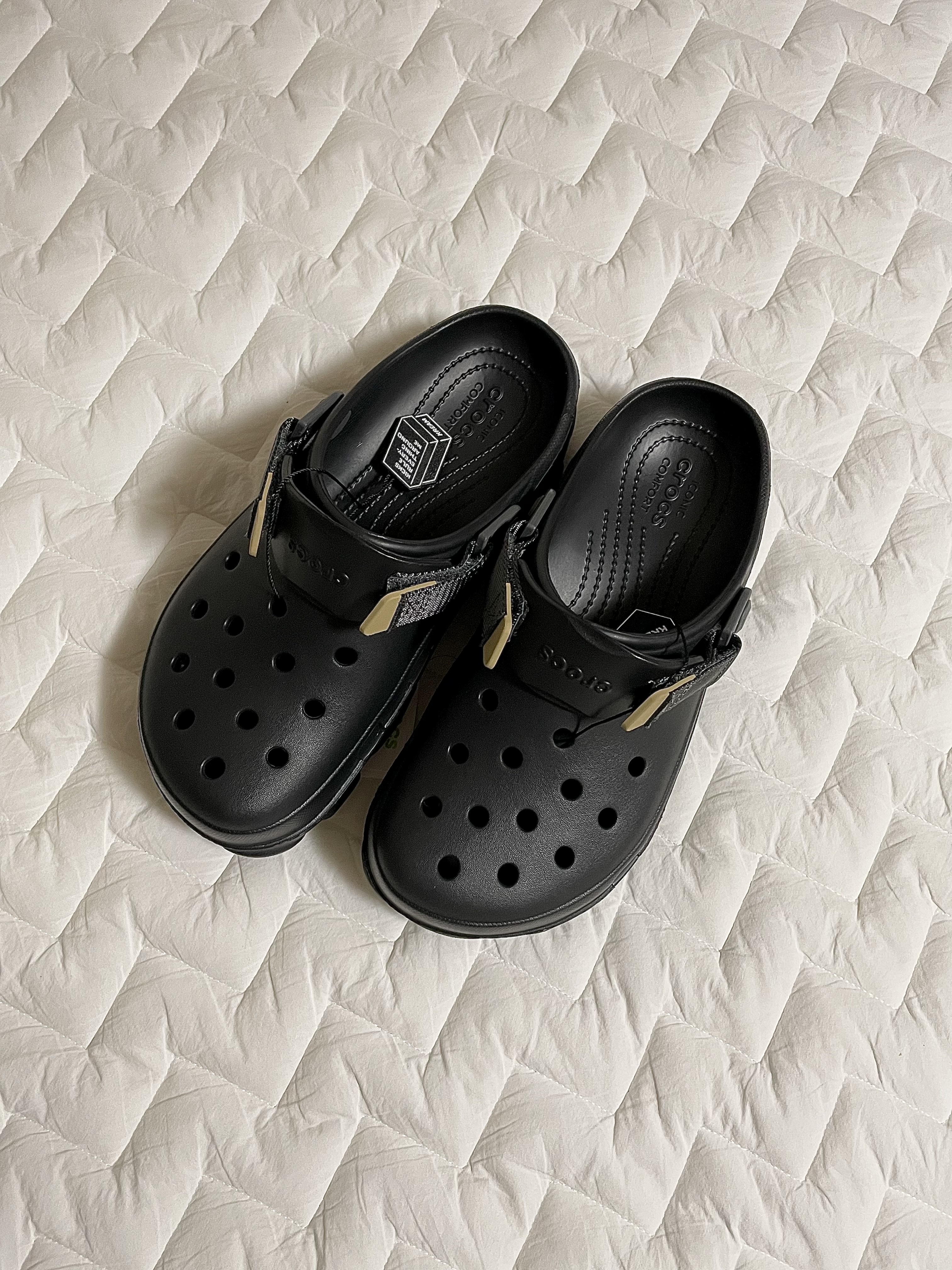 Crocs All Terrain Clog Black 착용 스타일
