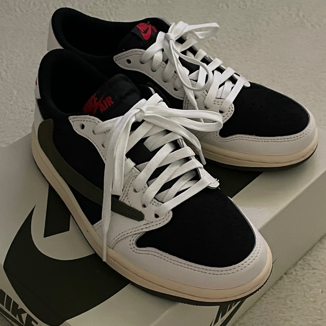 (W) Jordan 1 x Travis Scott Retro Low OG SP Medium Olive 착용 스타일 - 1