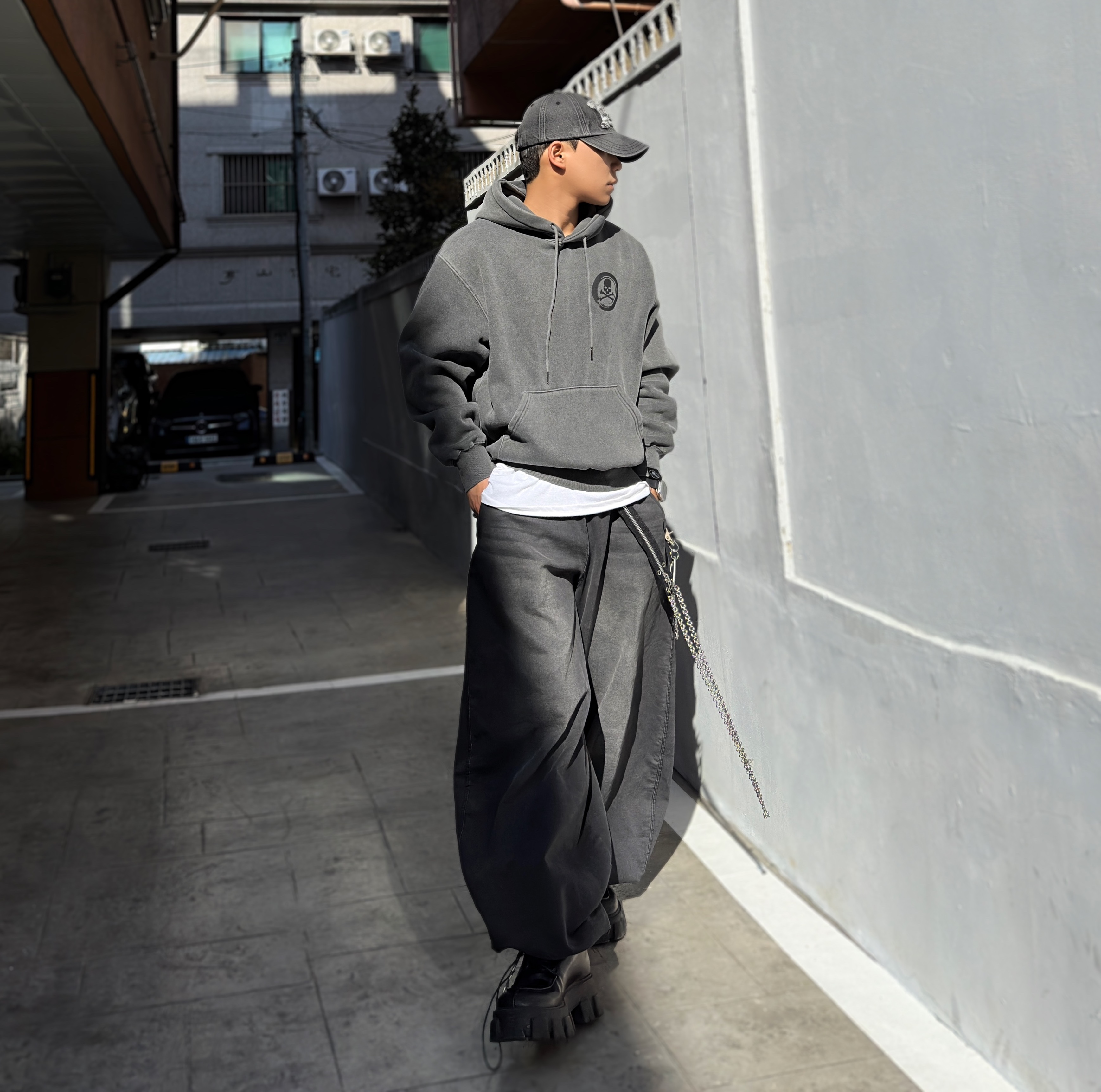 Test Artifact TASH Dubre 001 Steel, Prada Monolith Nuanced Brushed Leather Lace-Up Shoes Black Silver 착용 스타일 - 7