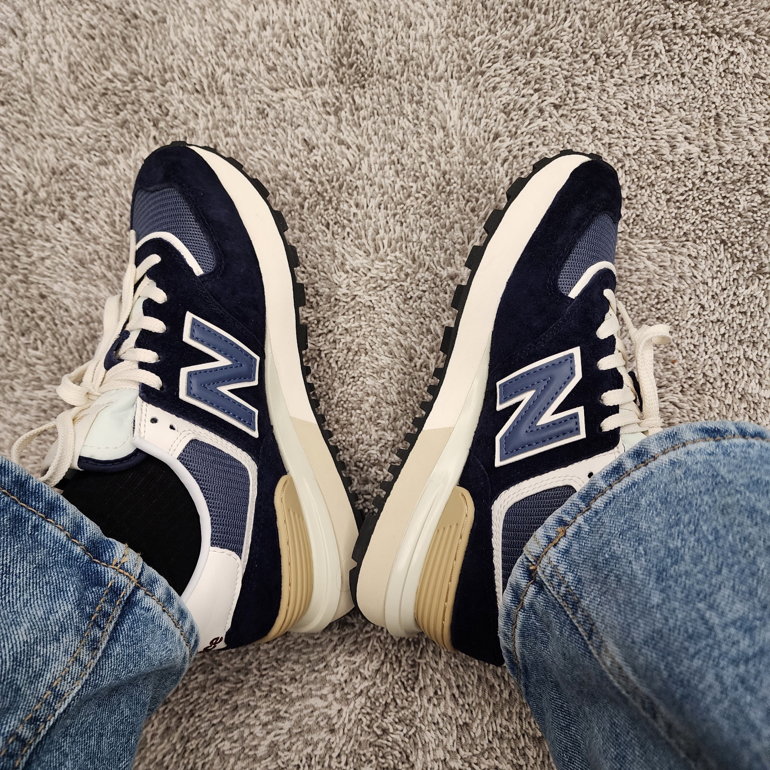 New Balance 574 Legacy Navy 착용 스타일