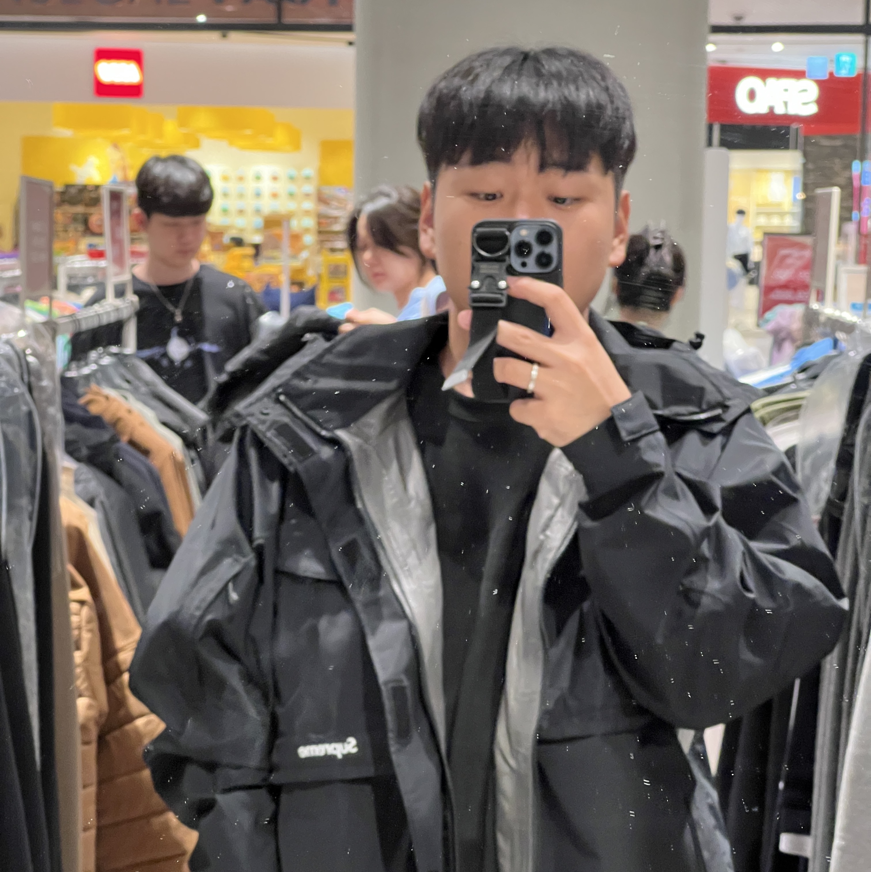 Supreme Gore-Tex Paclite Lightweight Shell Jacket Black - 23SS 착용 스타일 - 1