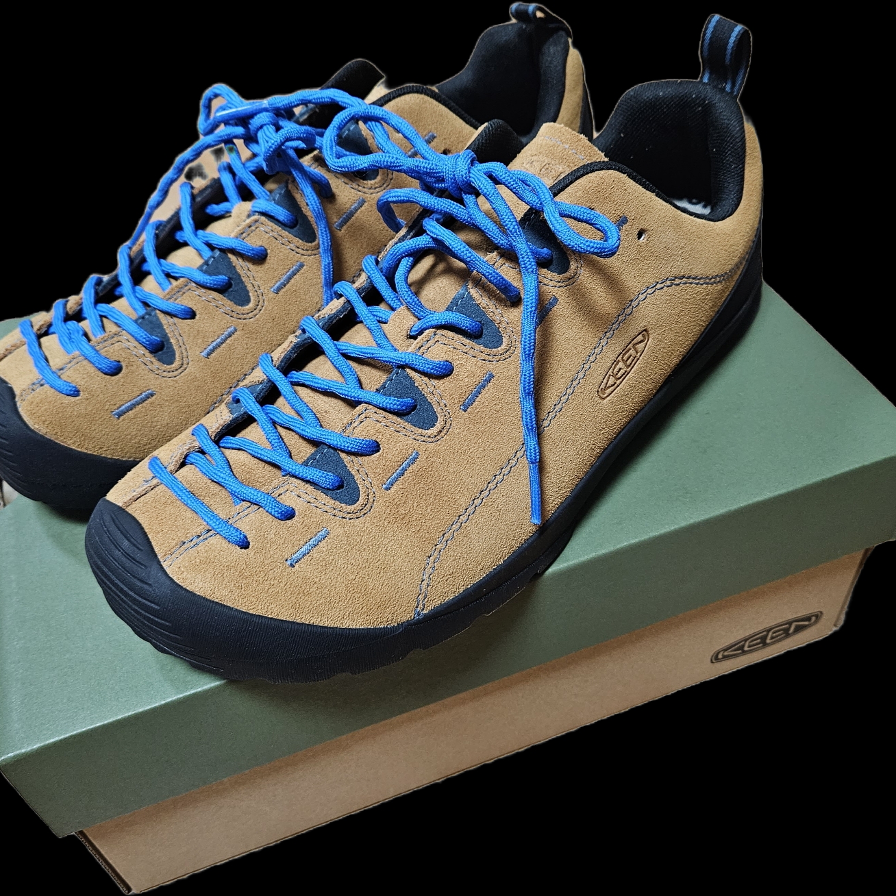 Keen Jasper Suede Sneakers Camel 착용 스타일 - 1