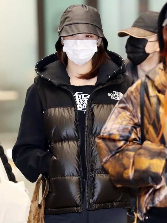 Prada Re-Nylon Bucket Hat Black 착용 스타일