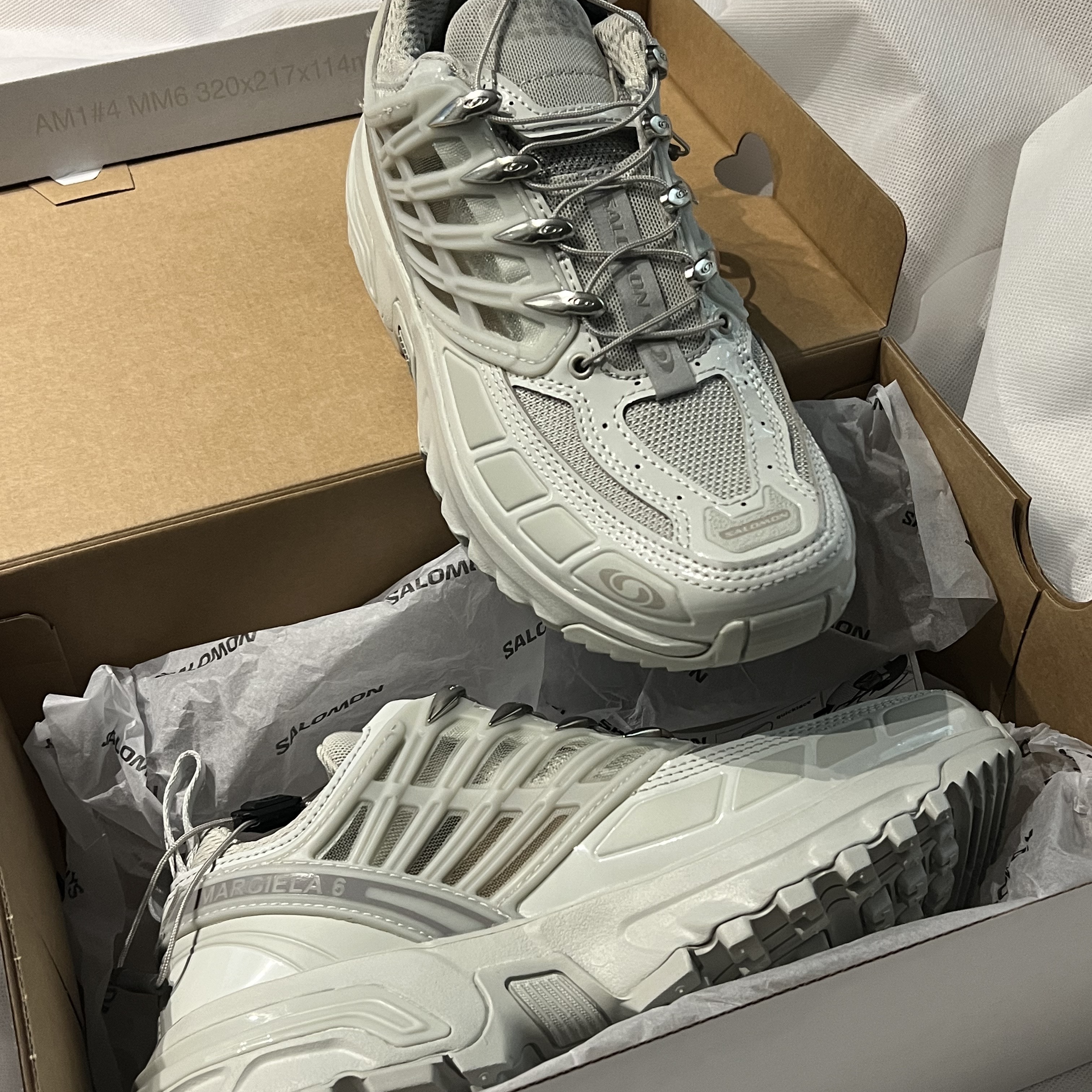 Salomon x MM6 Maison Margiela ACS Pro Metal Ghost Grey 착용 스타일