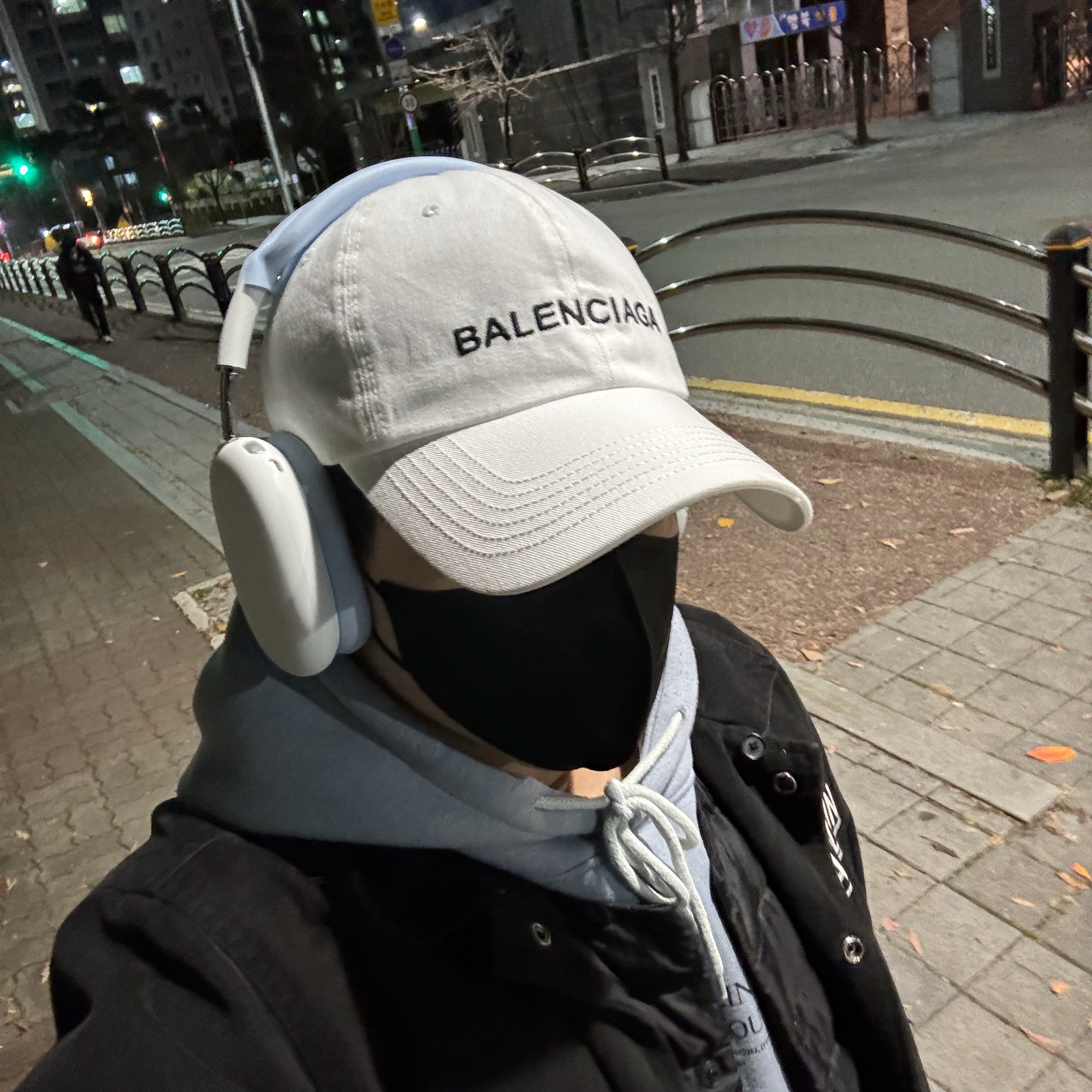 Apple AirPods Max Lightning Silver (Korean Ver.) 착용 스타일 - 1