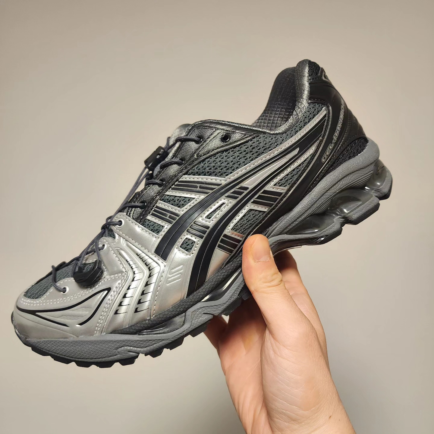 Asics x Unaffected Gel-Kayano 14 Silver Moon 착용 스타일 - 1