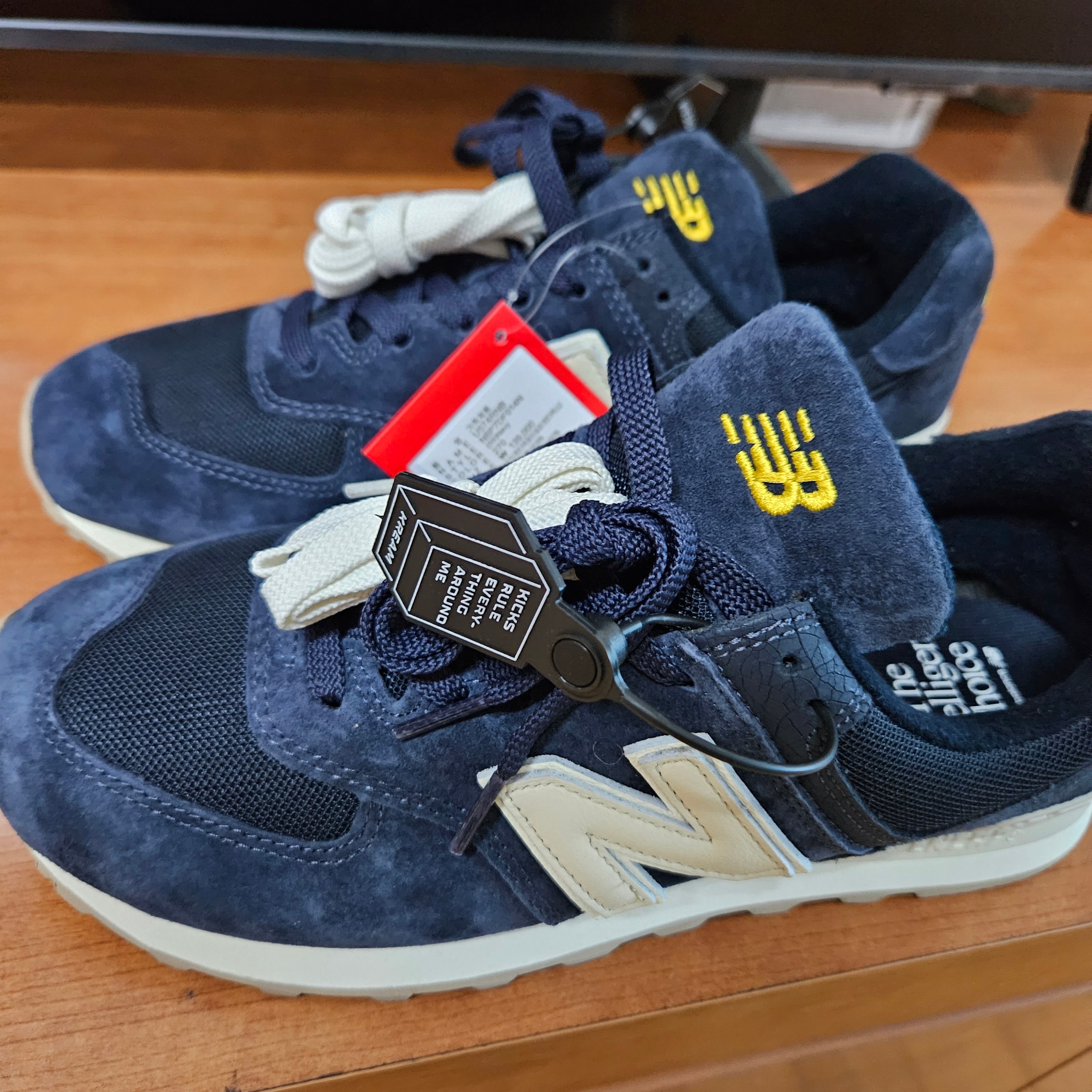 New Balance x Recto 574 Faded Navy Classic 착용 스타일