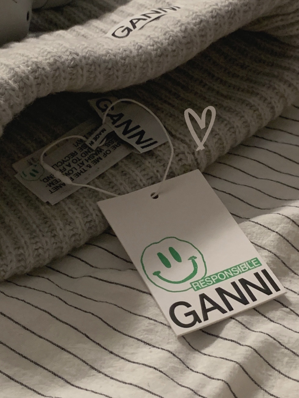 Ganni Wool Beanie Paloma Melange 착용 스타일 - 4