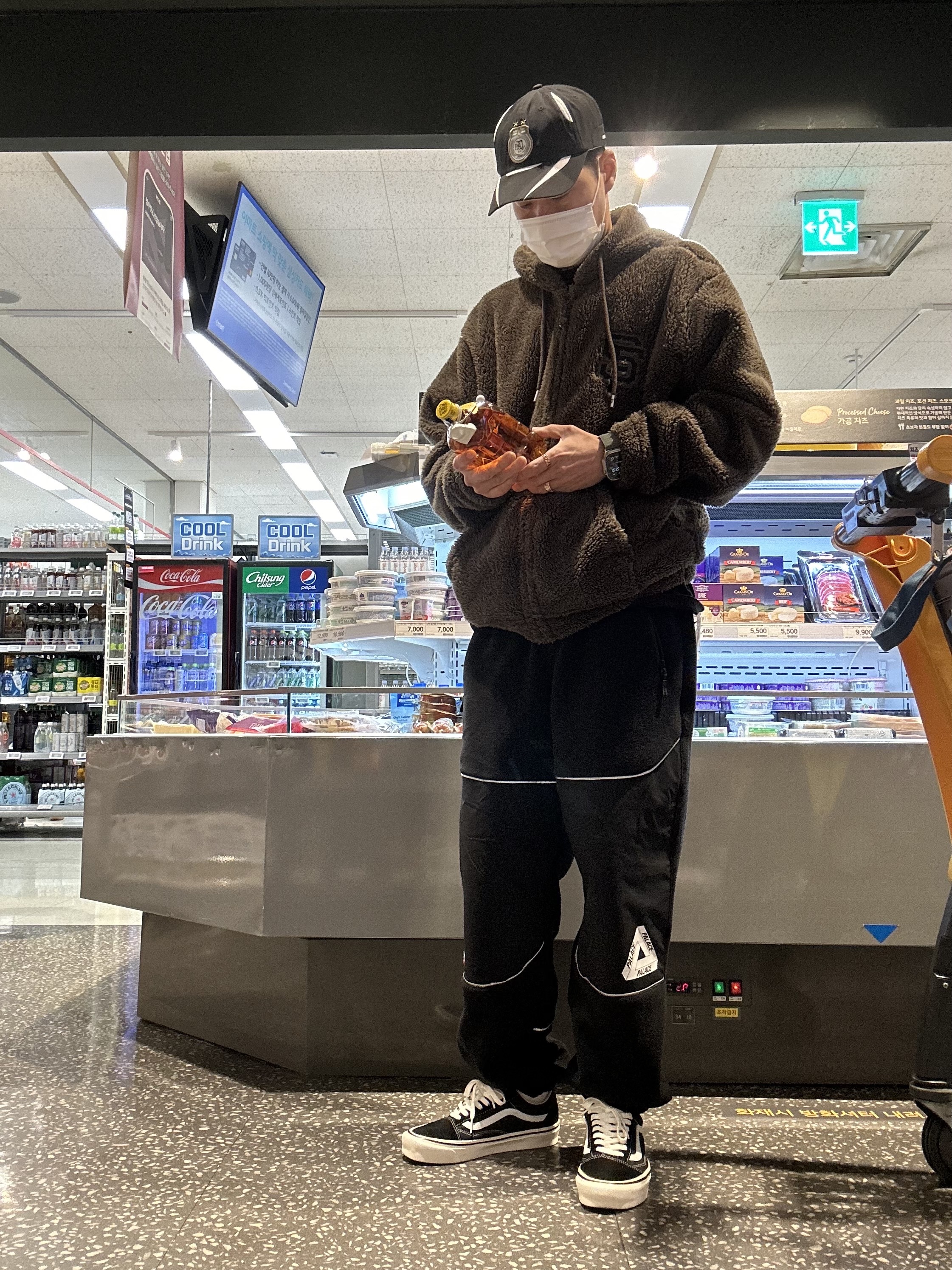 Palace Pro Shell 6-Panel Black - 23FW, Palace Polartec 3M Jogger Black - 23FW 착용 스타일 - 1