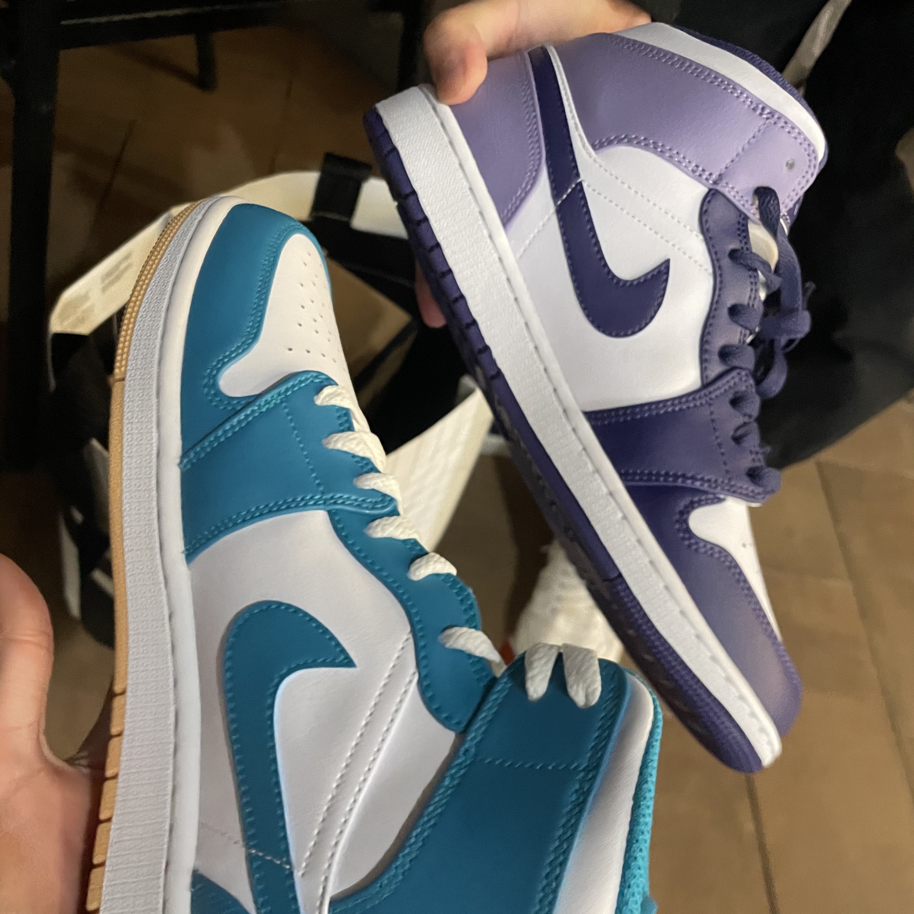 (GS) Jordan 1 Mid Aquatone, Jordan 1 Mid Sky J Purple White 착용 스타일 - 1