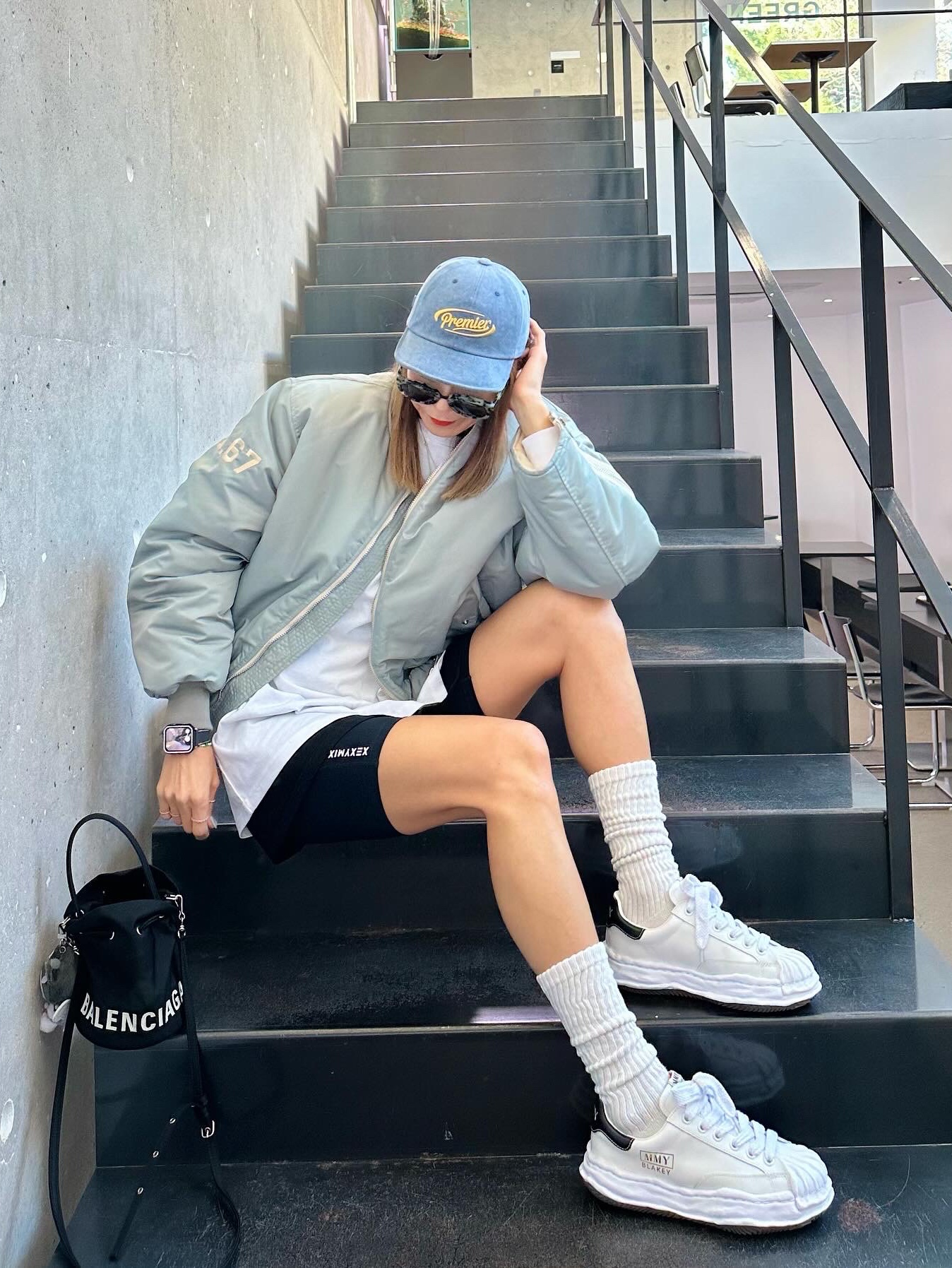 Maison Mihara Yasuhiro Blakey OG Sole Leather Low-top Sneakers White 착용 스타일 - 3
