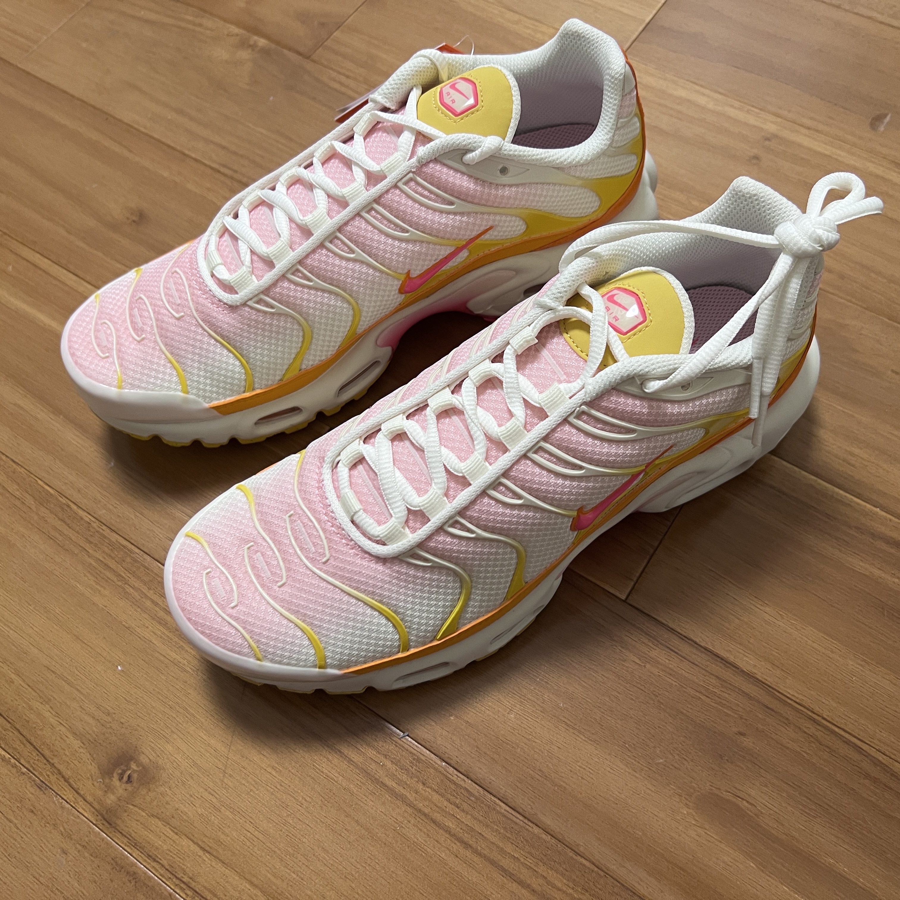 (W) Nike Air Max Plus Sunrise 착용 스타일