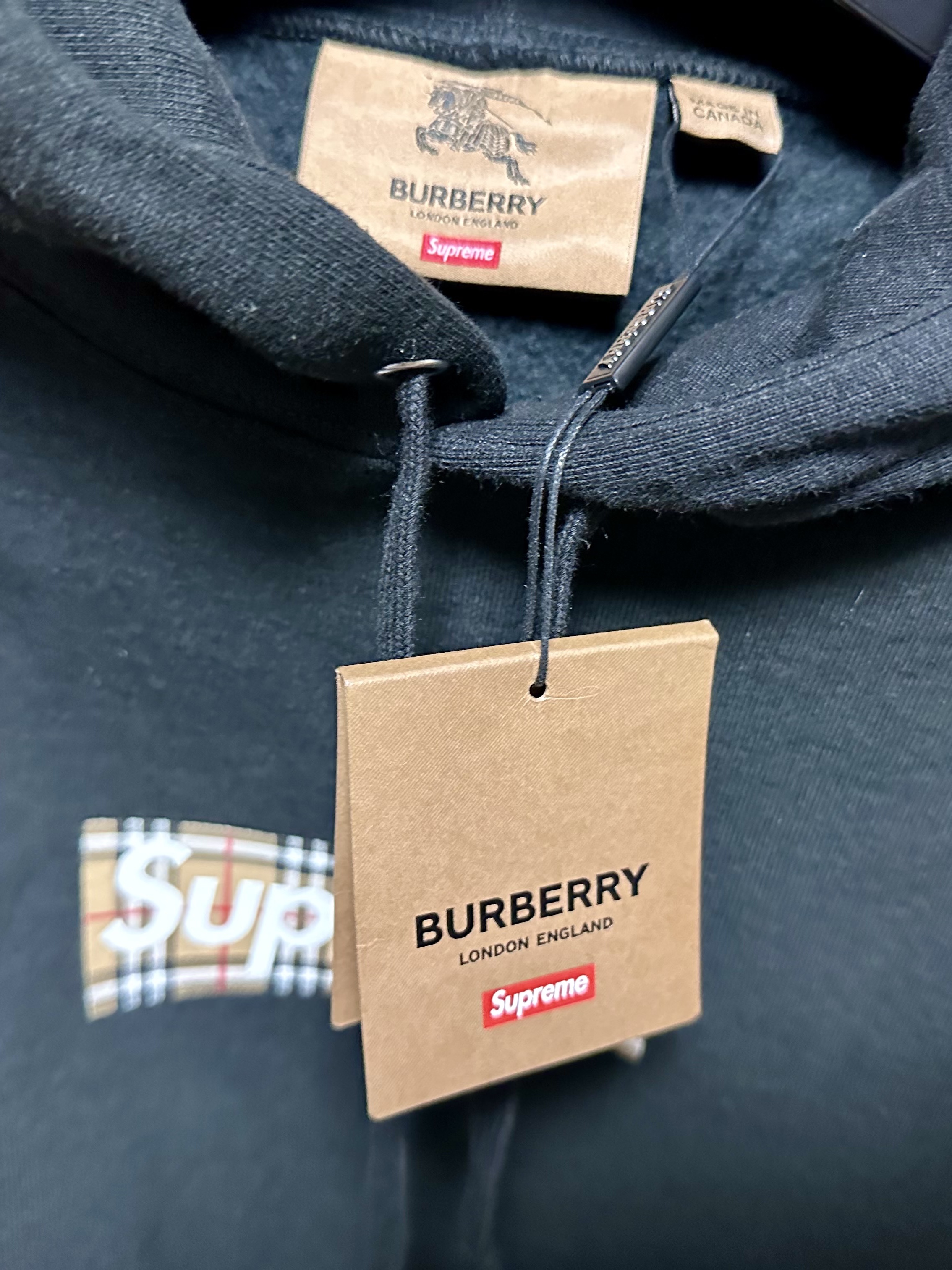 Supreme x Burberry Box Logo Hooded Sweatshirt Black - 22SS 착용 스타일 - 2