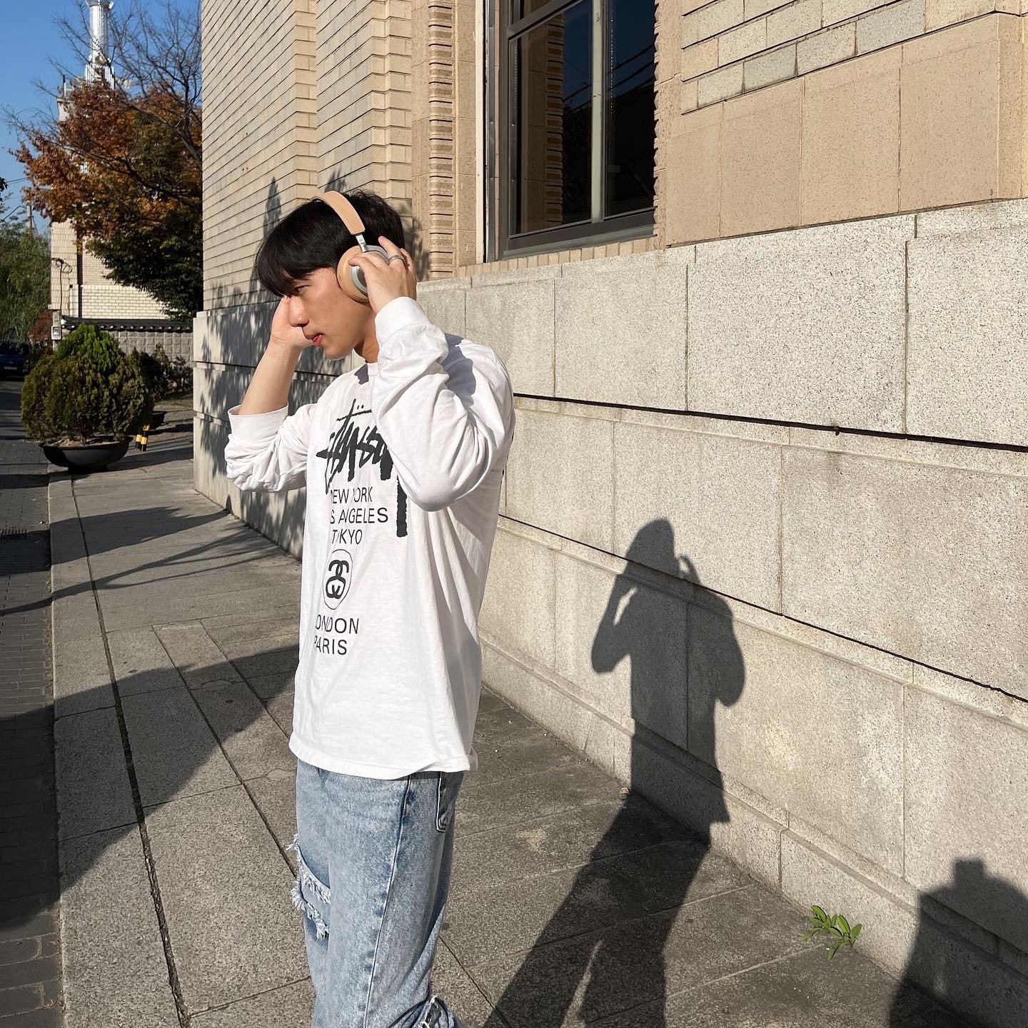 Stussy World Tour LS T-Shirt White 착용 스타일 - 4