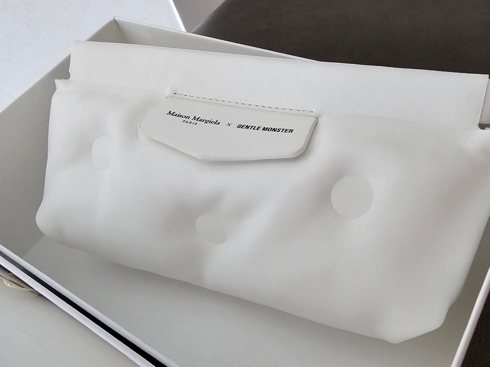 Gentle Monster x Maison Margiela MM011 Clear Black Gradient 착용 스타일