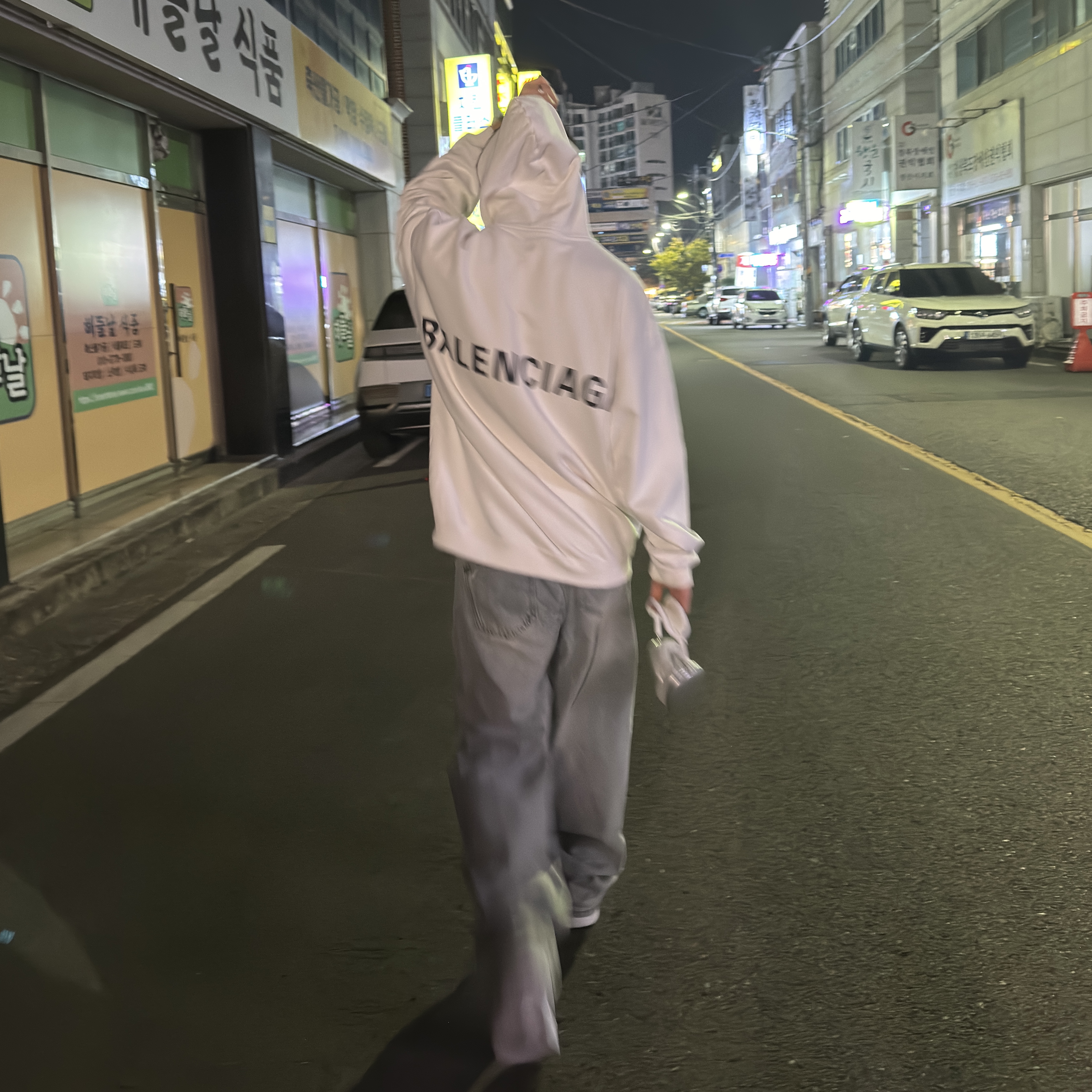 Nike Air Force 1 '07 Low White, Apple AirPods Max Lightning Silver (Korean Ver.) 착용 스타일 - 1