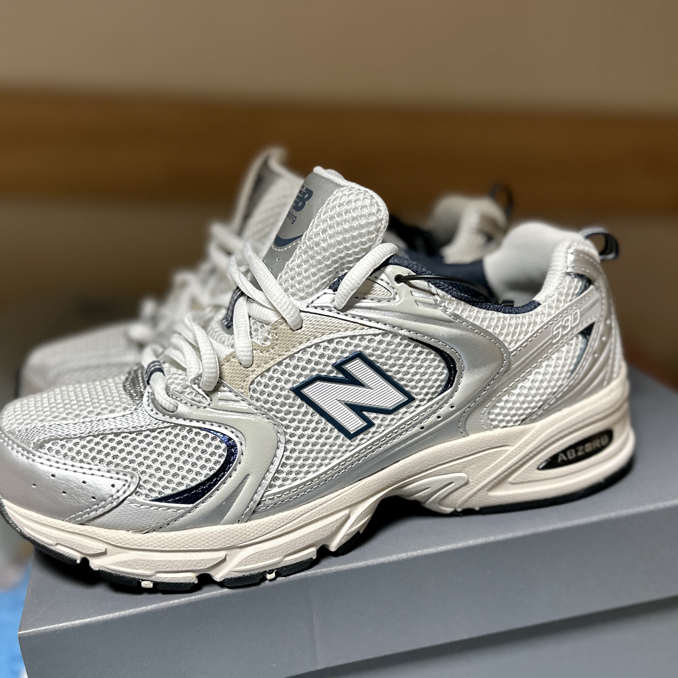 New Balance 530 Steel Grey 착용 스타일