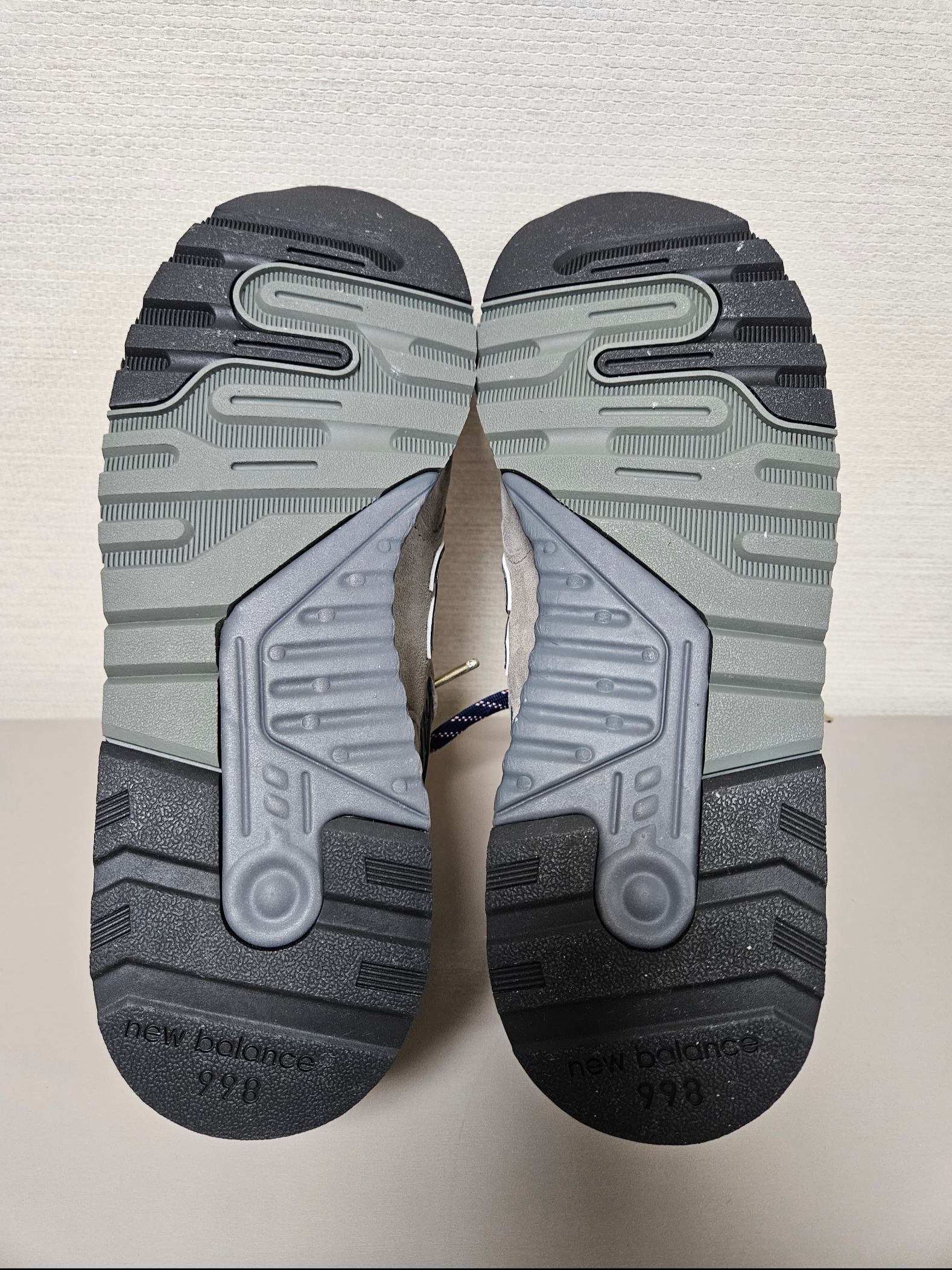 New Balance 998 Core Made in USA Grey Silver 착용 스타일 - 5