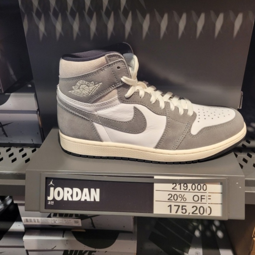 Jordan 1 Retro High OG Black and Smoke Grey 착용 스타일