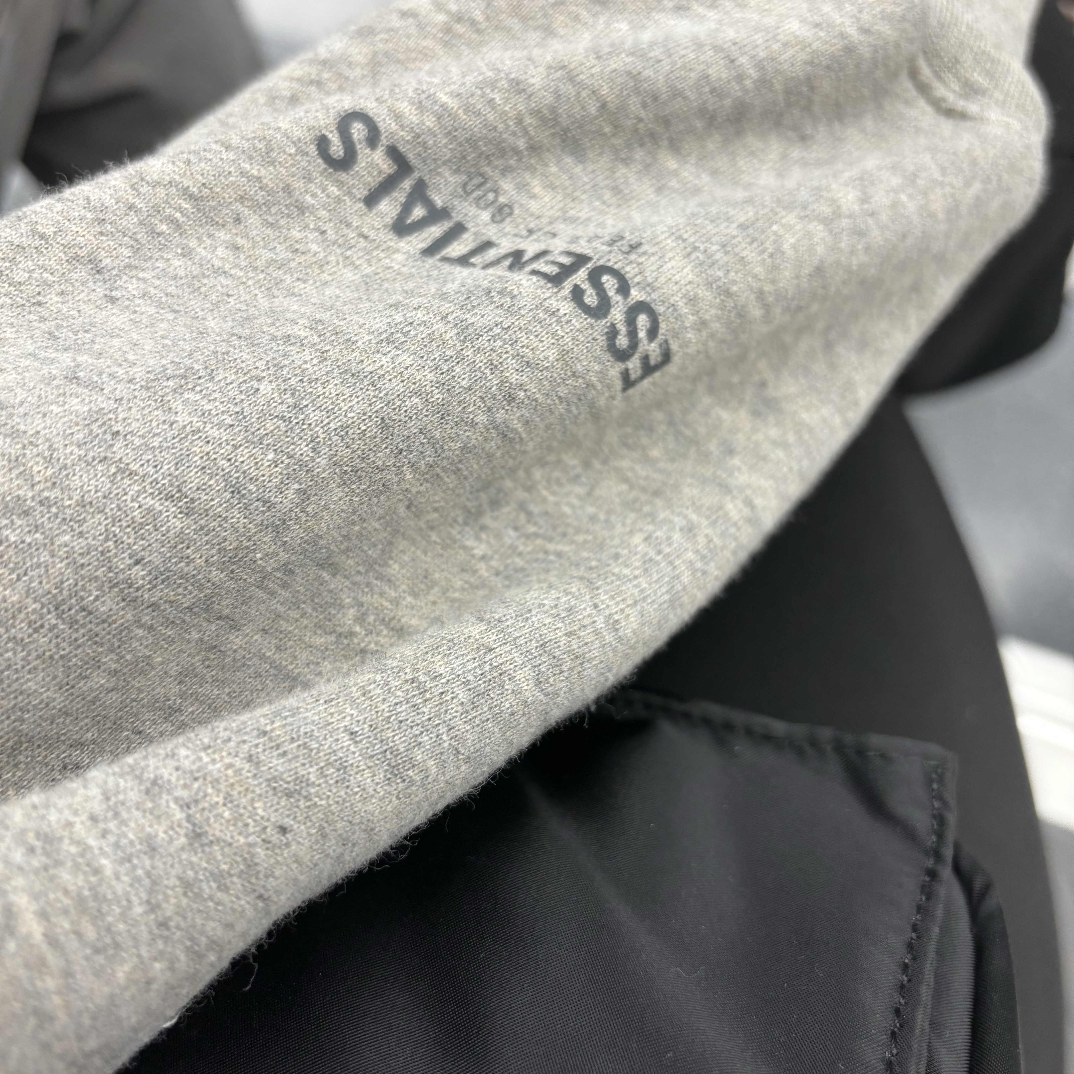 Essentials The Core Collection Pullover Hoodie Heather Oatmeal 착용 스타일