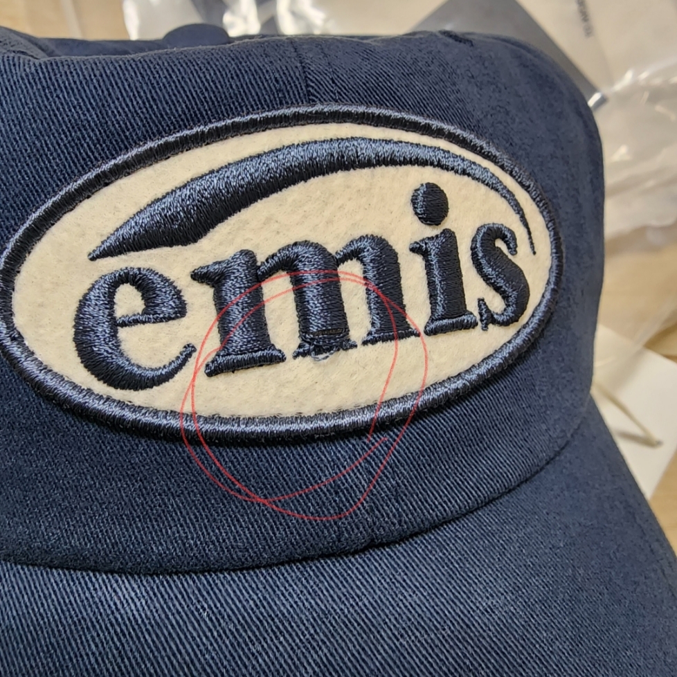 Emis Tone On Tone Wappen Ball Cap Navy 착용 스타일
