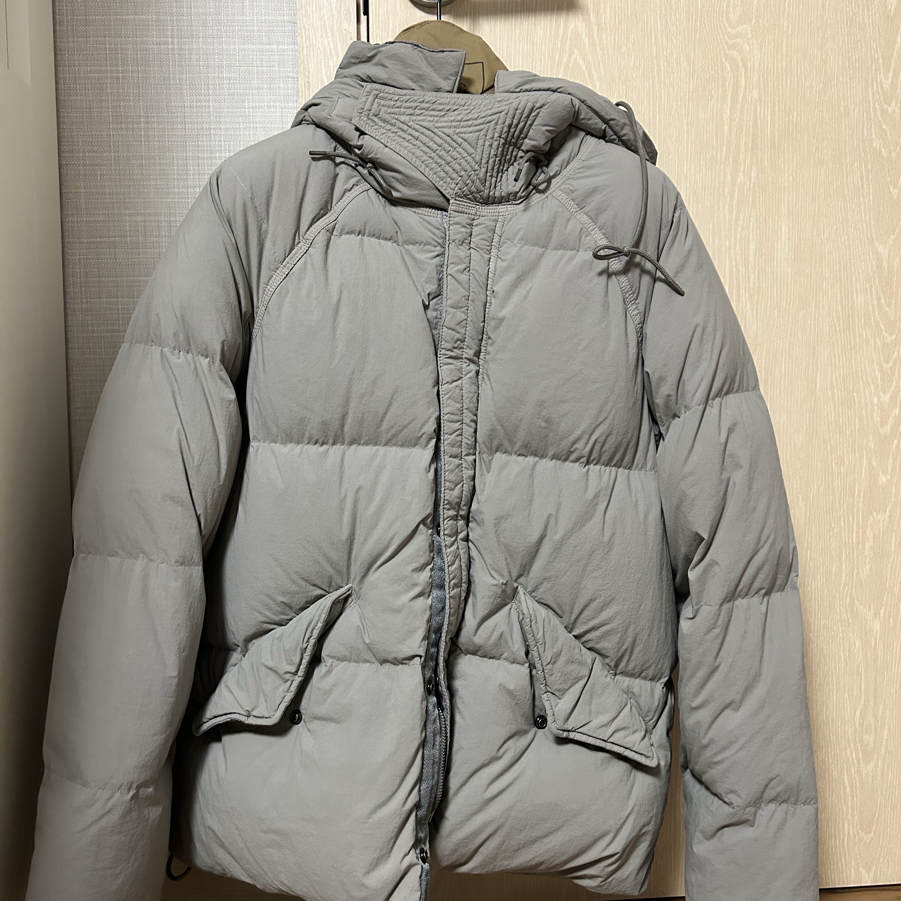 Ten C Artic Down Parka Grey 착용 스타일 - 1