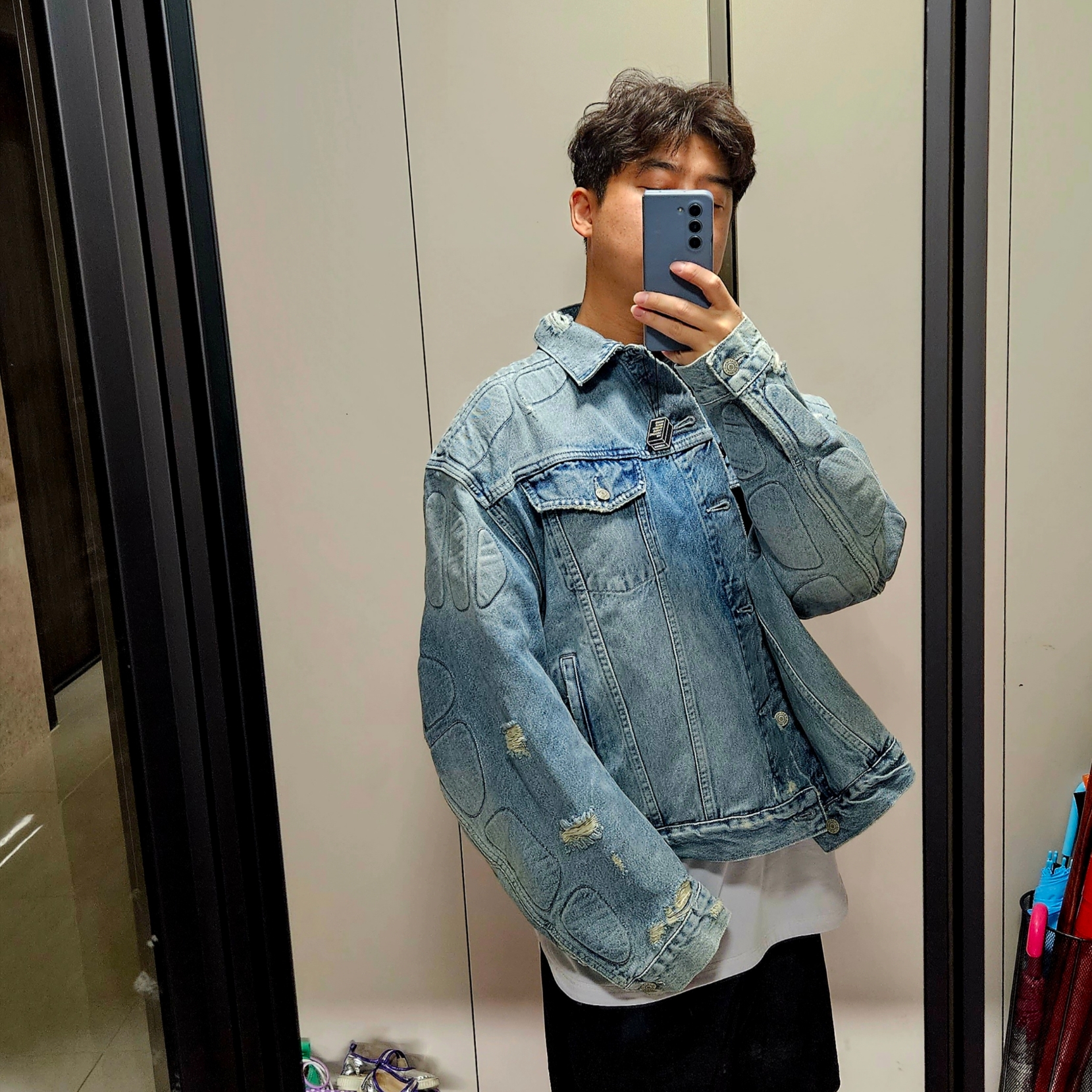 Yeezy Gap Engineered By Balenciaga Padded Denim Jacket Blue 착용 스타일 - 1