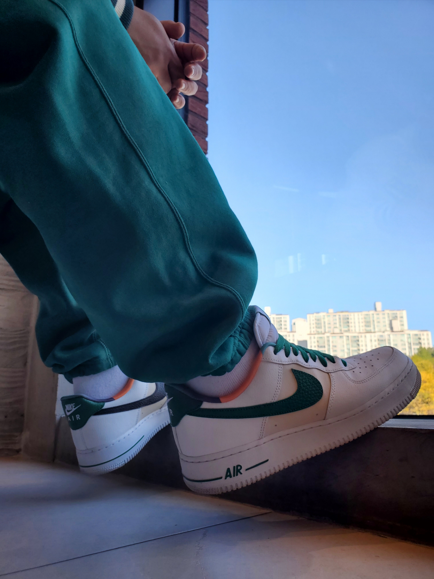 Nike NRG Solo Swoosh Fleece Pants Mystic Green - US/EU, Nike Air Force 1 '07 LV8 EMB White Malachite 착용 스타일 - 3