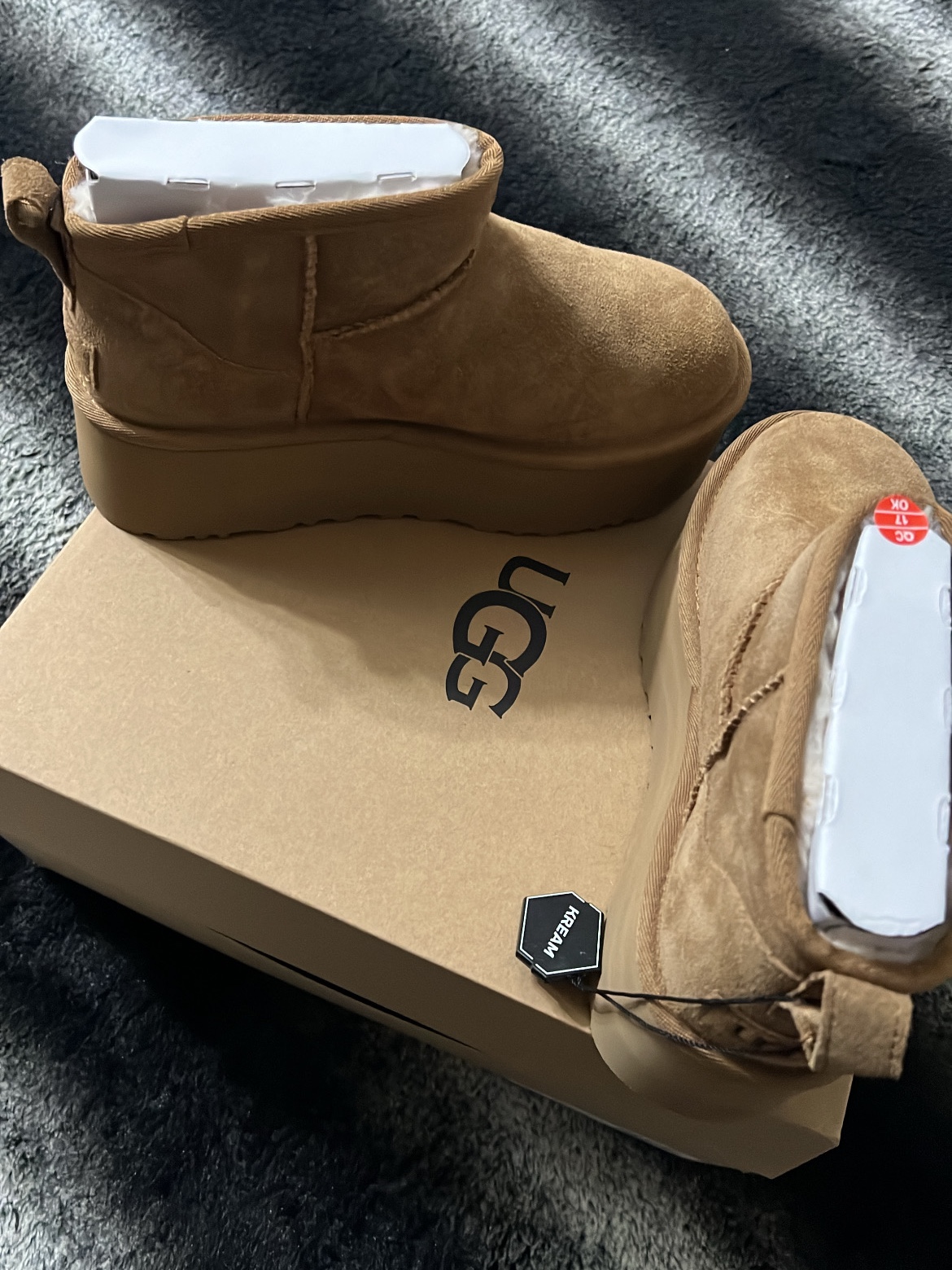 (W) UGG Classic Ultra Mini Platform Boots Chestnut 착용 스타일
