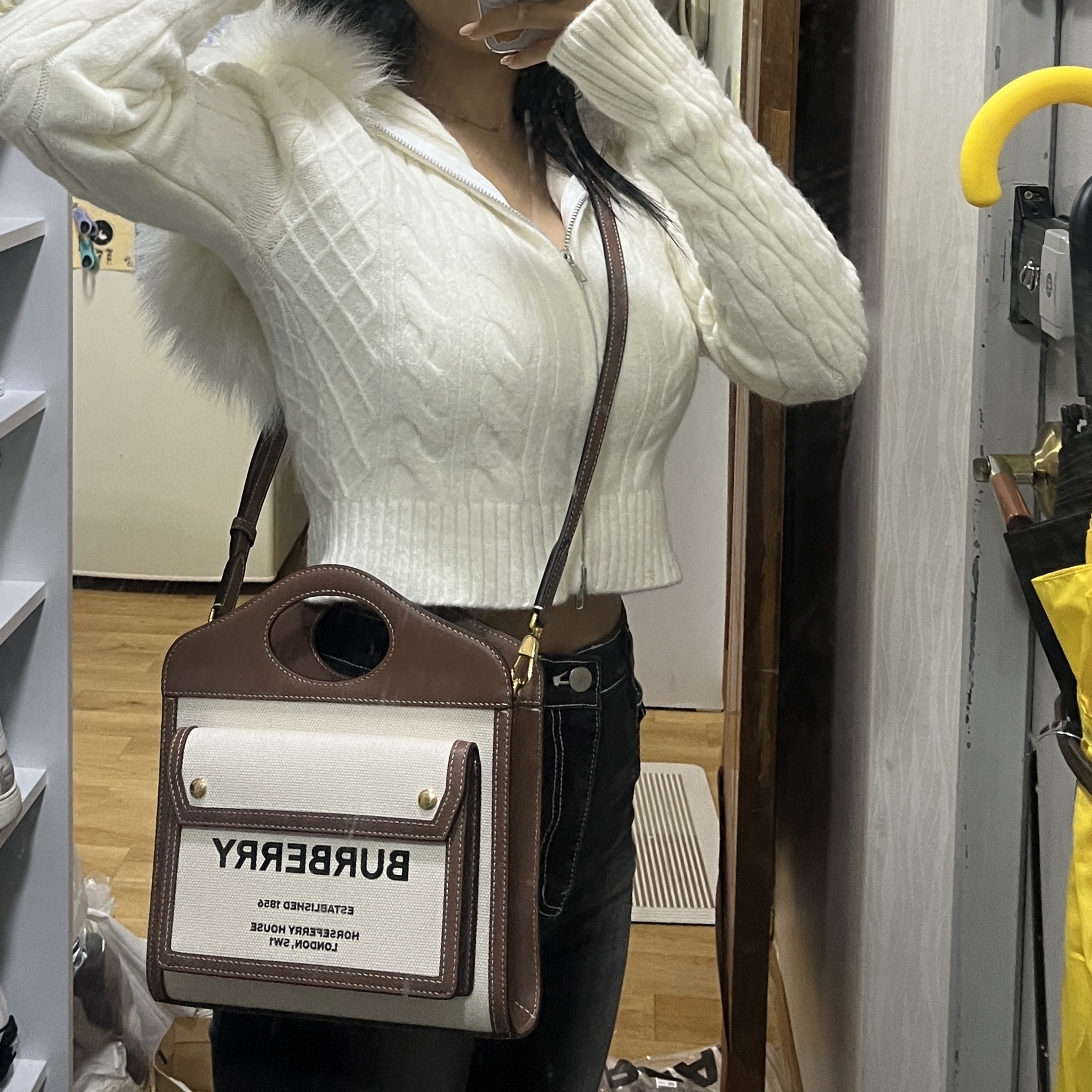 Burberry Mini Two-Tone Canvas and Leather Pocket Bag Natural Malt Brown 착용 스타일 - 2