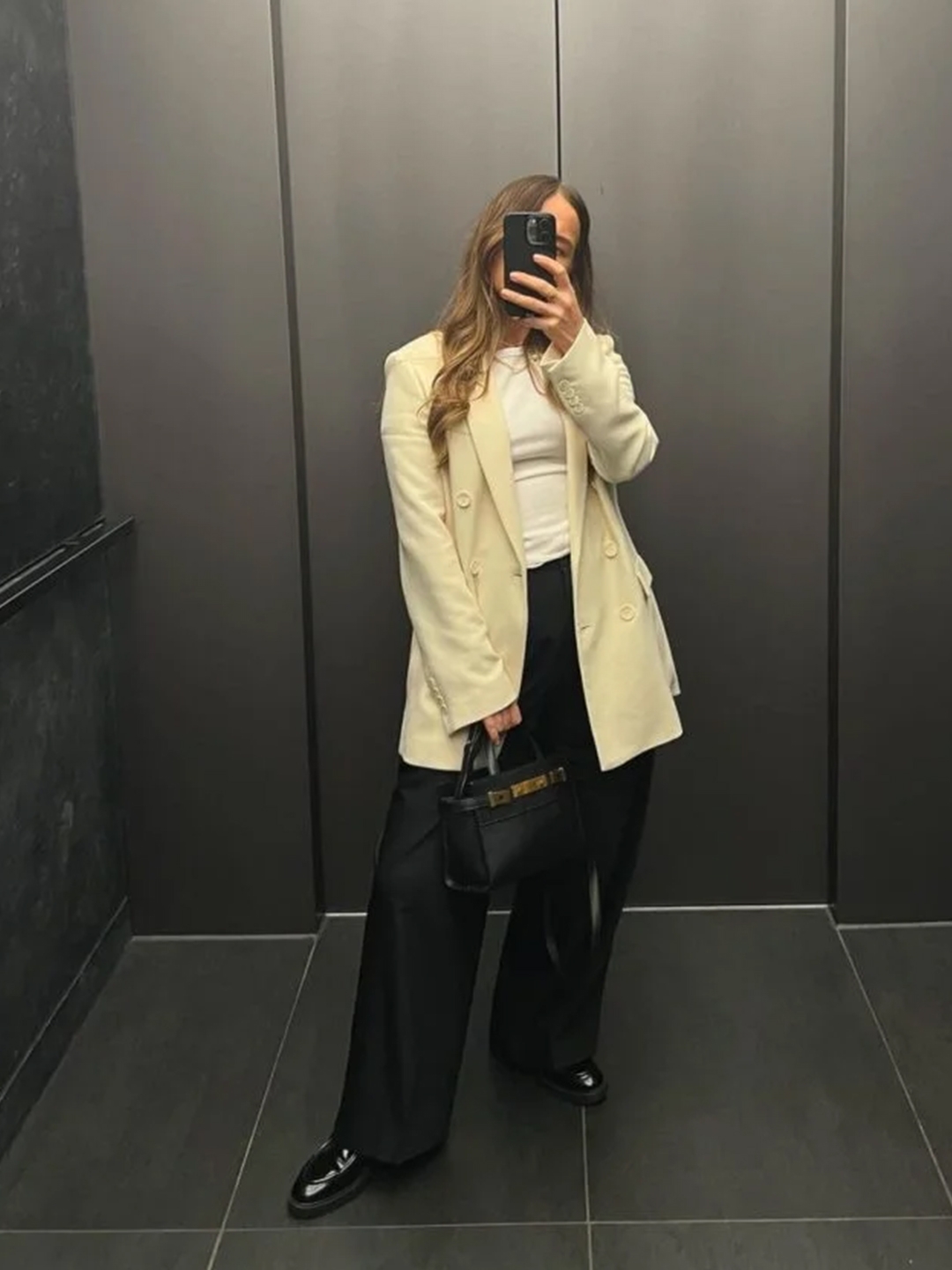 (W) Jacquemus La Veste D Homme Square Jacket Yellow, (W) Jacquemus La Veste Tibau Crossover Double Breasted Blazer Yellow 착용 스타일 - 2