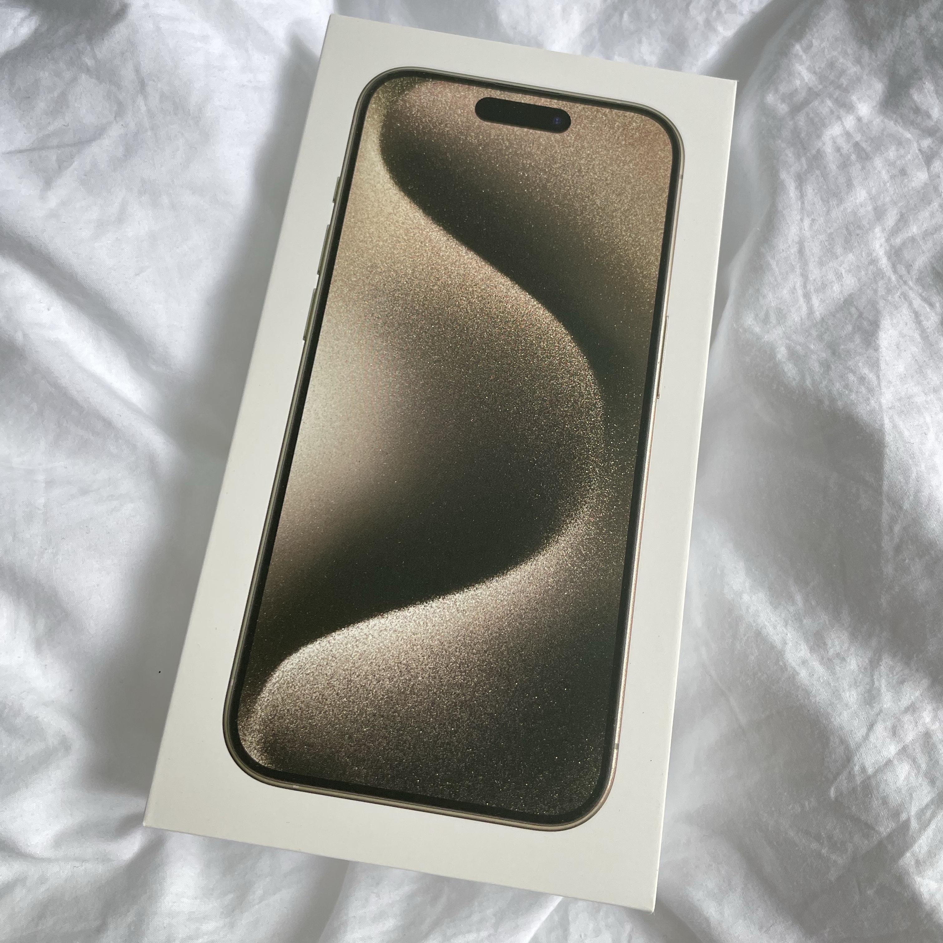 Apple iPhone 15 Pro 128GB Natural Titanium (Korean Ver.) 착용 스타일 - 2