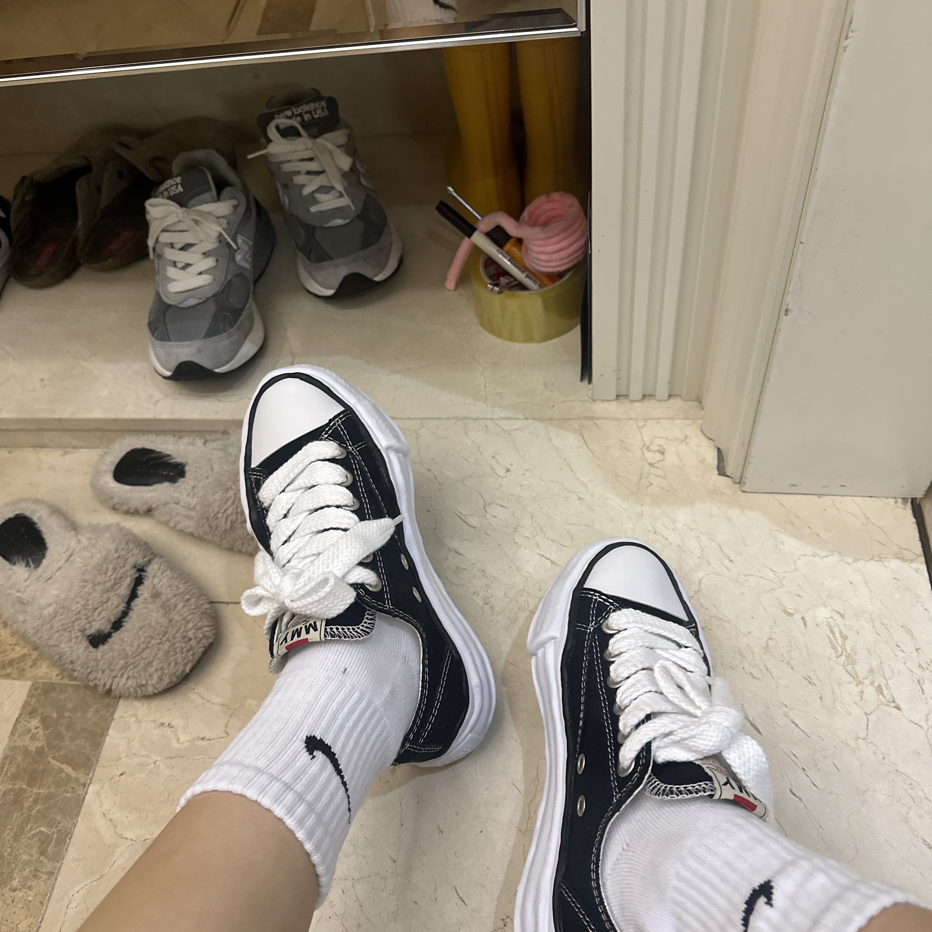 Maison Mihara Yasuhiro Peterson OG Sole Canvas Low Sneakers Black 착용 스타일 - 1