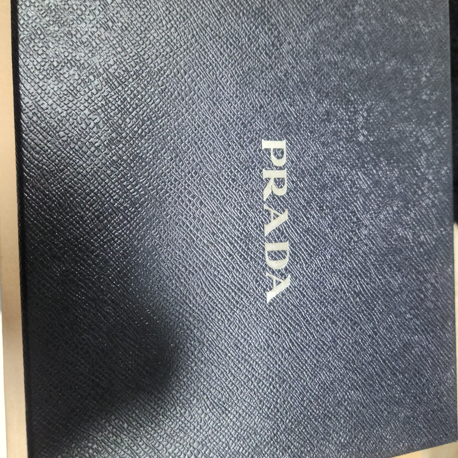 Prada Re-Nylon and Saffiano Leather Smartphone Case Black 착용 스타일 - 2