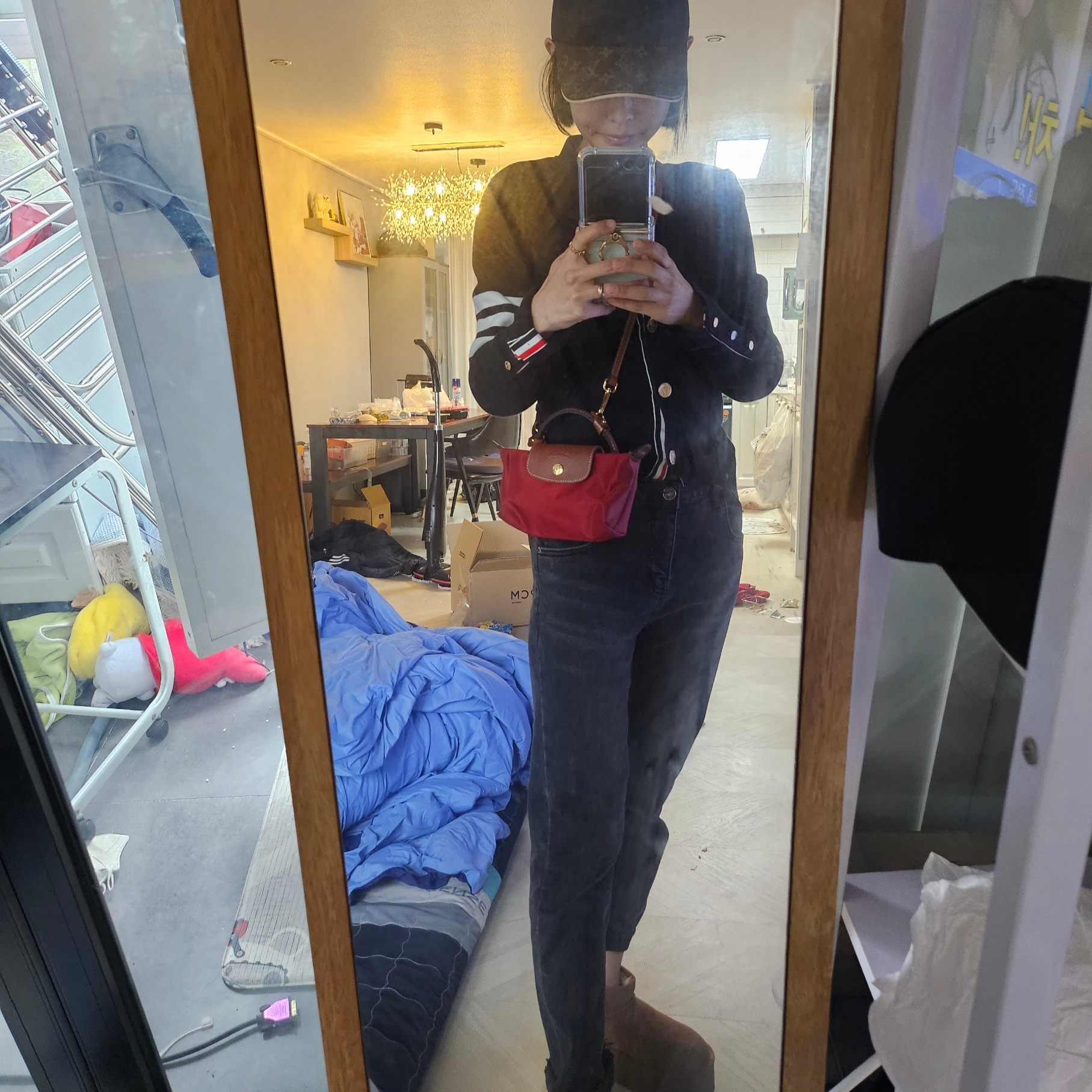 (W) Thom Browne Cotton Crepe Milano Stitch 4-Bar Cardigan Navy, Longchamp Le Pliage Original Handle Pouch Red 착용 스타일 - 1