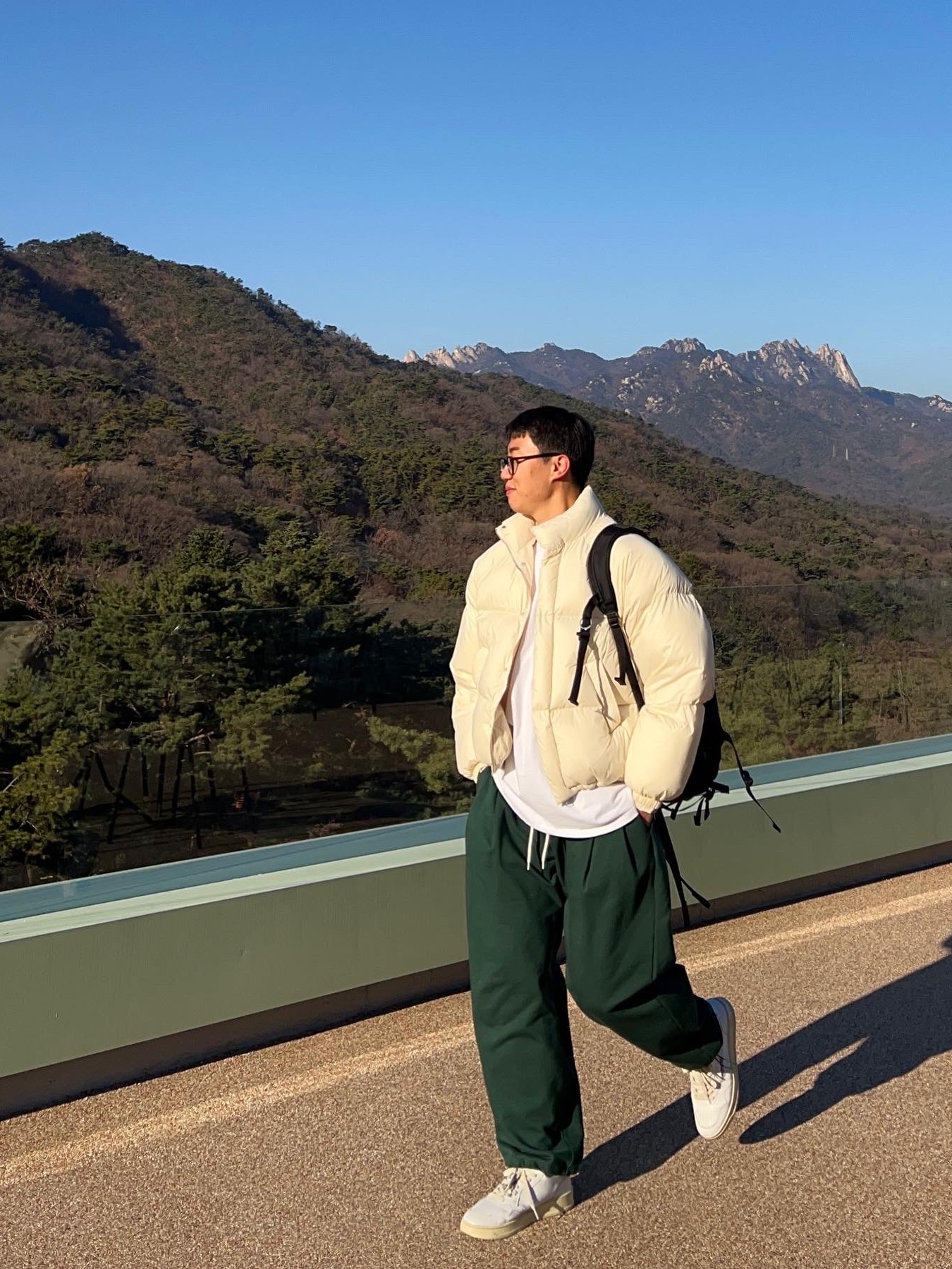 Autry Medalist Low Leather Sneakers White, Autry Medalist Low Goatskin Sneakers White 착용 스타일 - 1