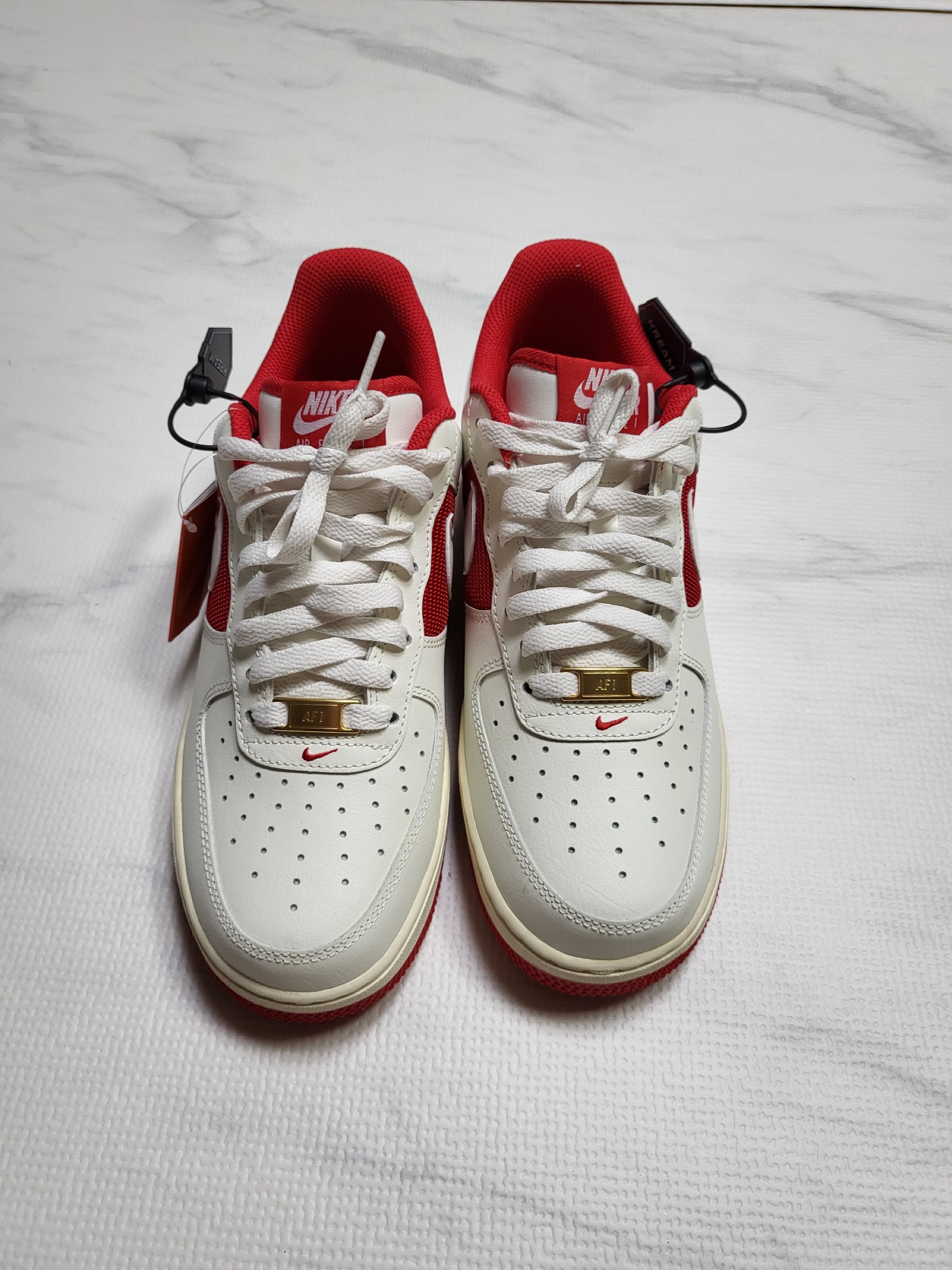 Nike Air Force 1 '07 Sail University Red 착용 스타일 - 1