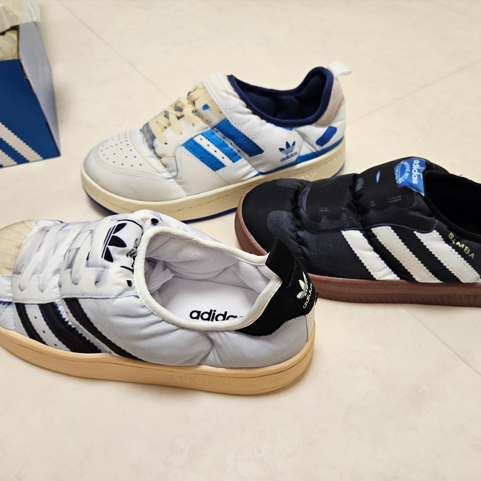 Adidas Puffylette Samba Core Black, Adidas Puffylette Superstar Cloud White 착용 스타일