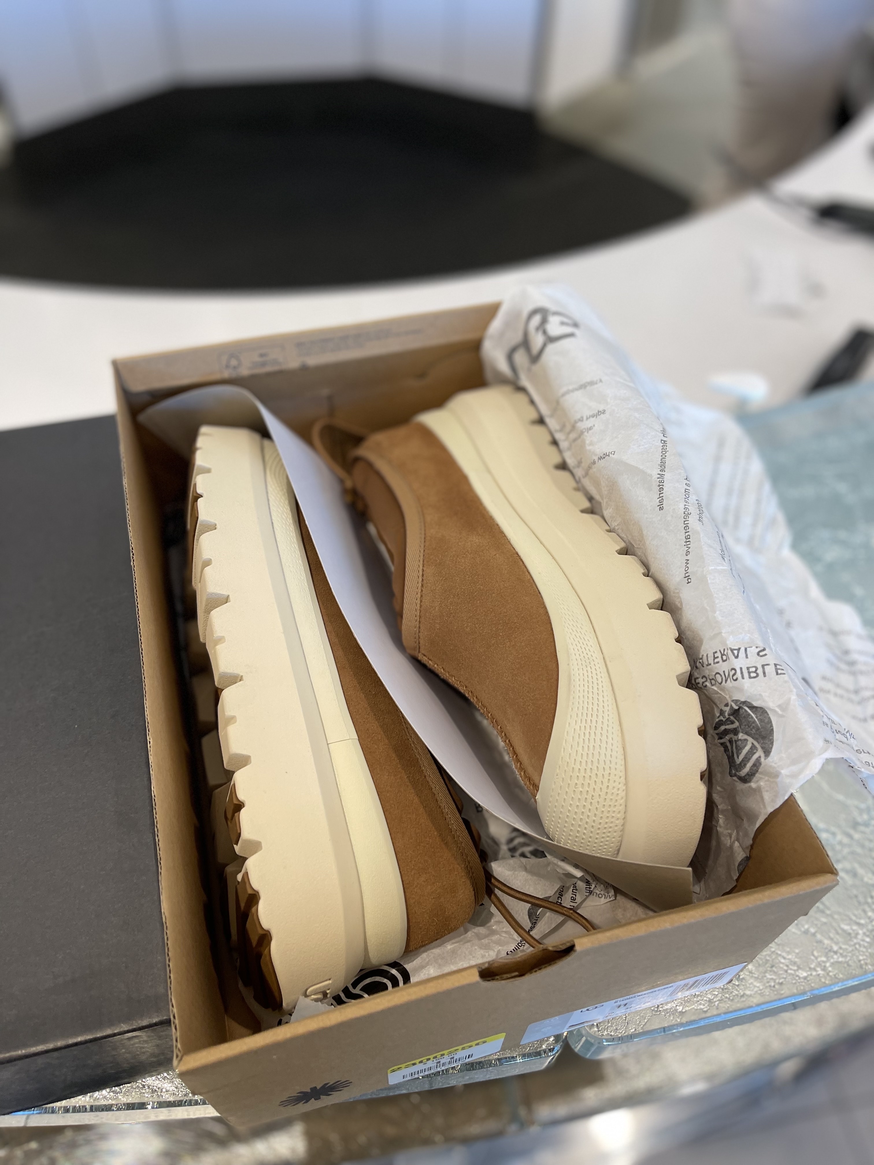 UGG Tasman Weather Hybrid Chestnut Whitecap, Asics Gel-Kayano 14 Cream Black 착용 스타일 - 3